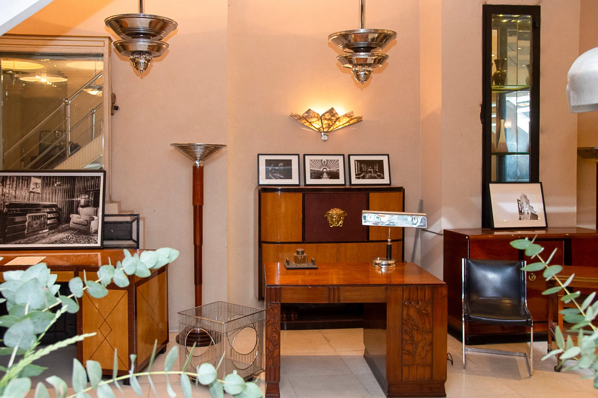 Interior of Luxury Design Store featuring Balcarce 1084, lamps, and antique furniture.