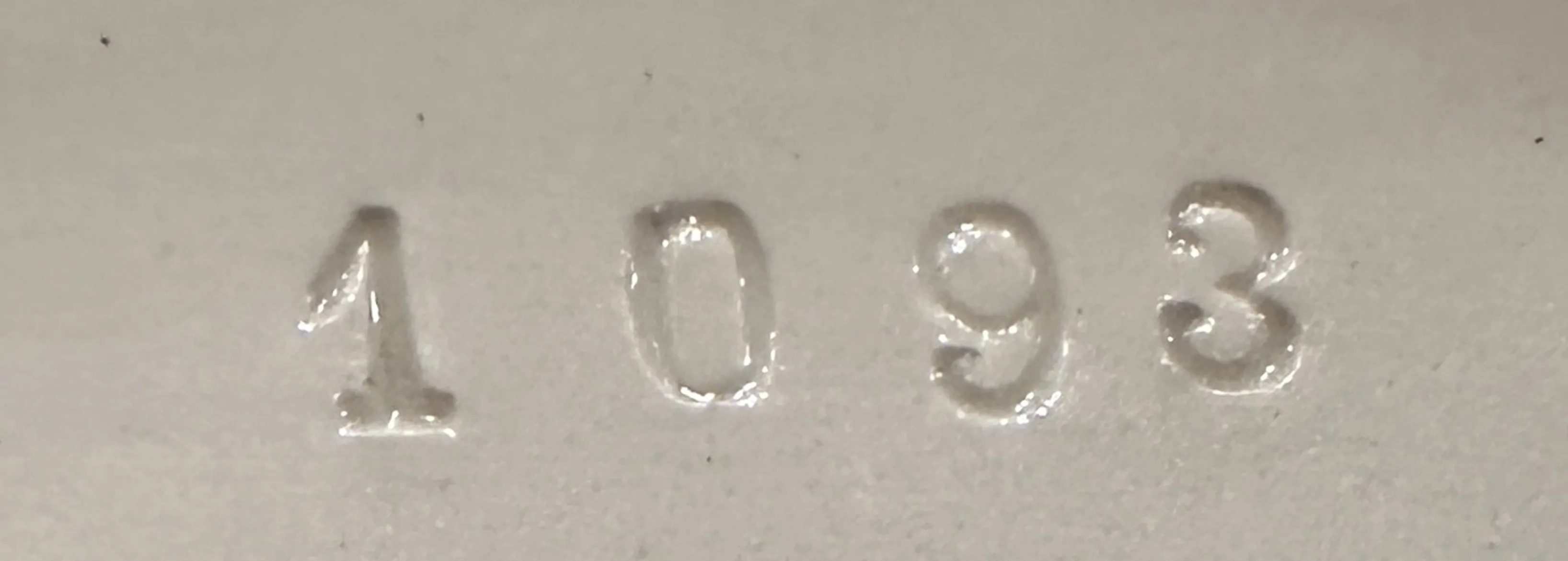 dettaglio di un numero di serie antico inciso 1093