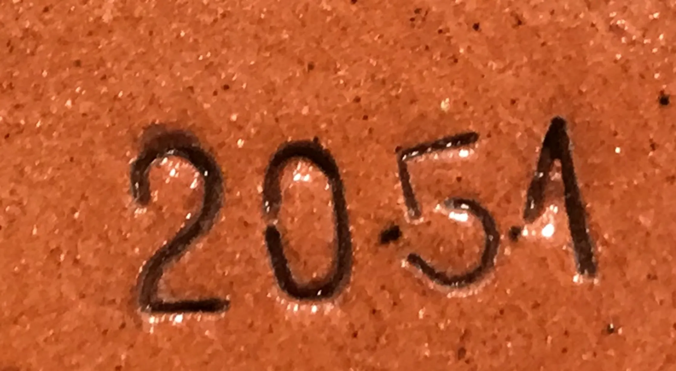 シリアル番号2051がはっきりと見えるアンティークの詳細