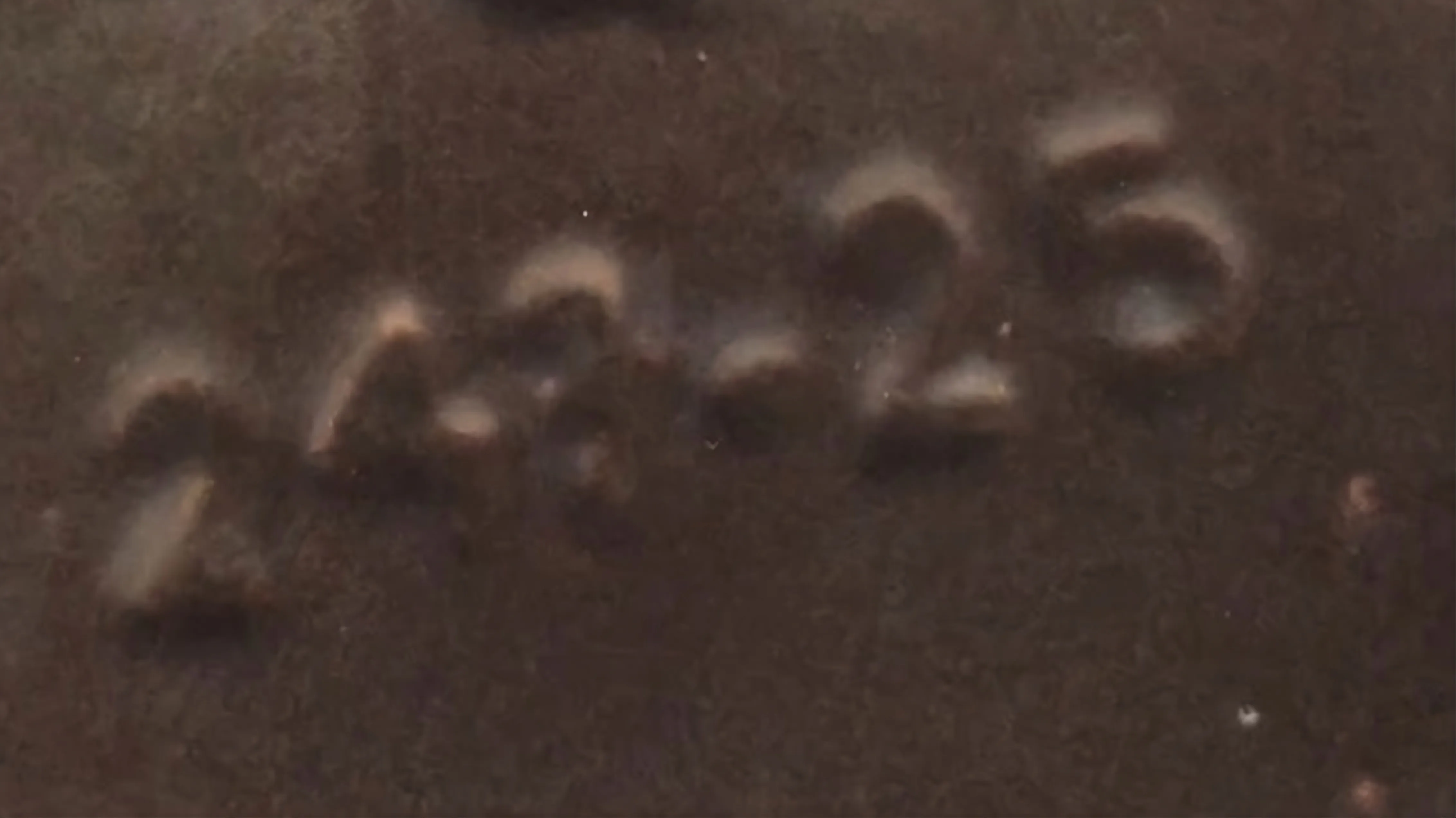 Antiquariato con iscrizione di serie 247-25 su sfondo scuro.