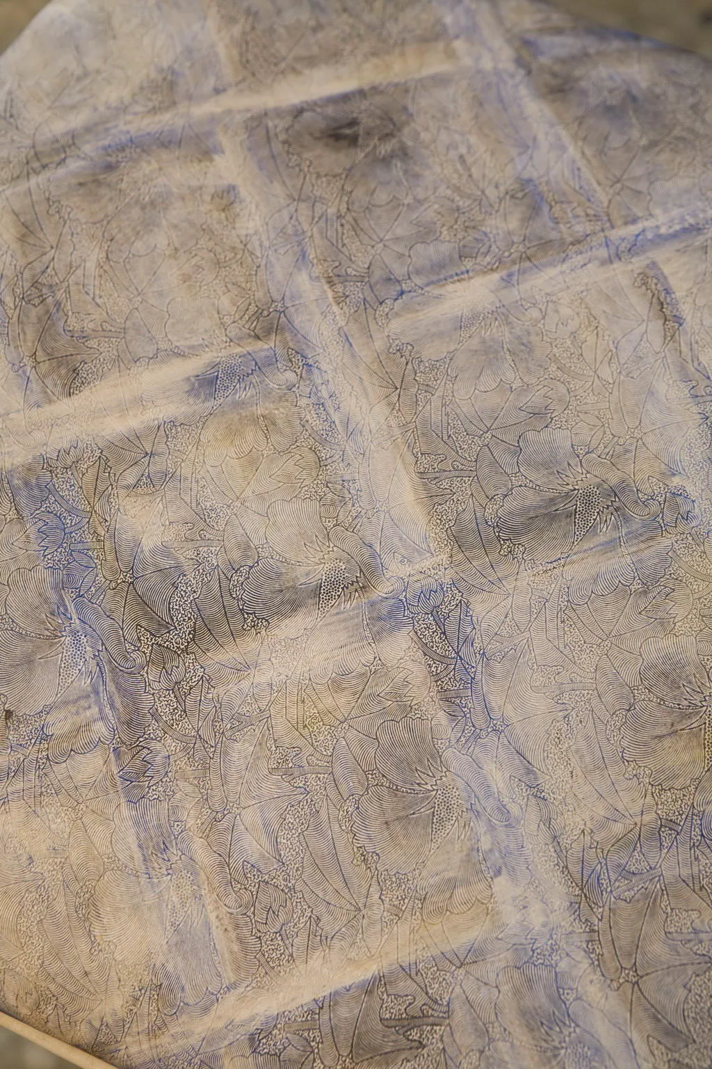 꽃무늬 오래된 의자 2개의 위쪽 보기