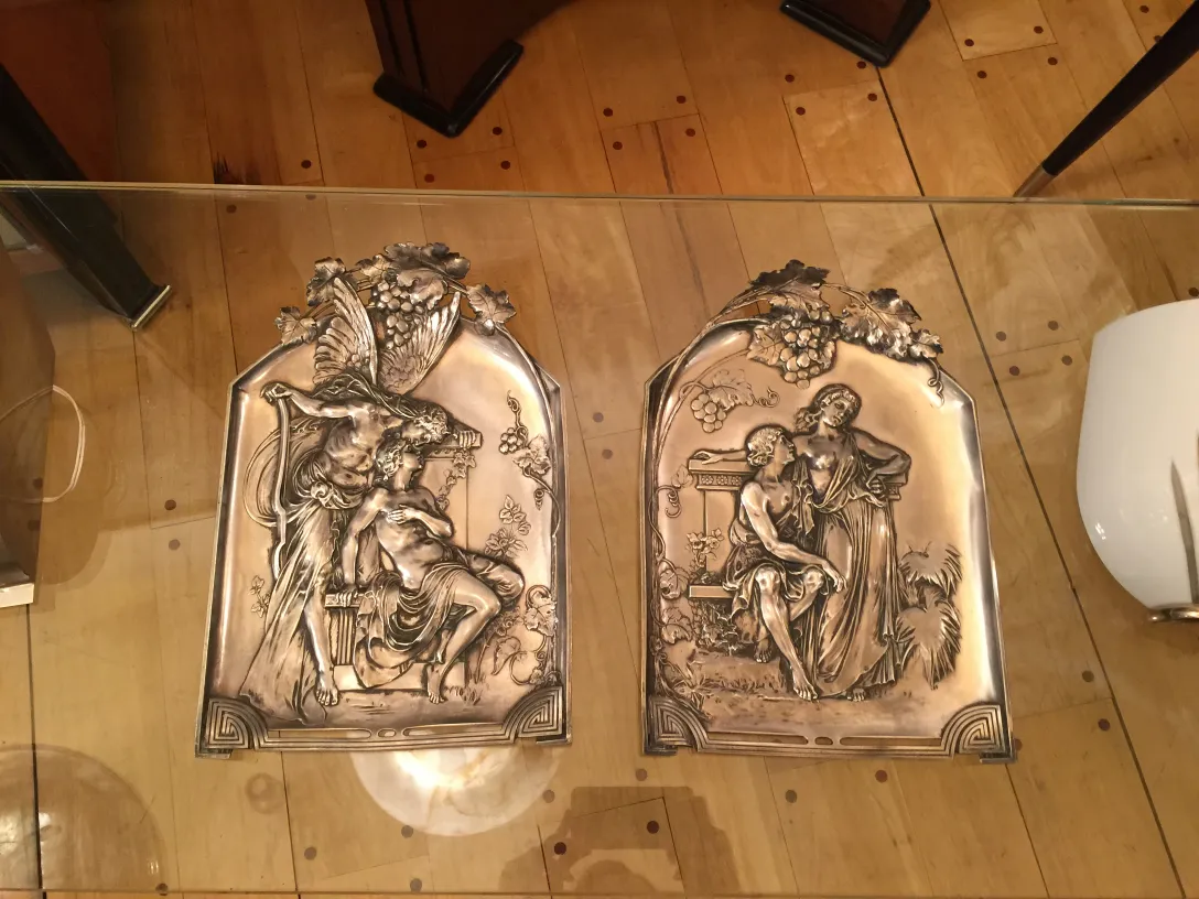 2 plaques murales anciennes WMF avec des détails complexes