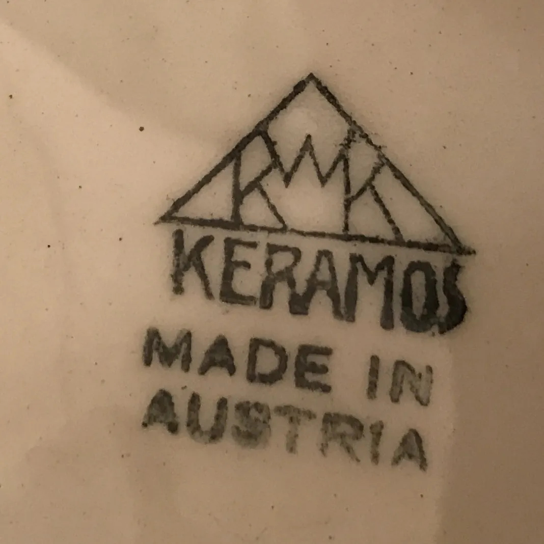 antica lampada da tavolo keramos con dettagli unici