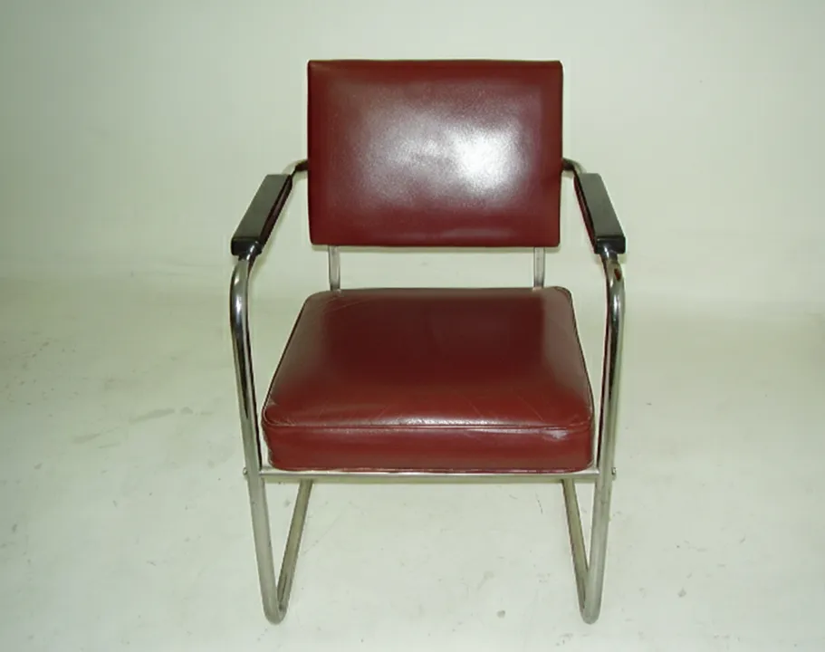 do-pracheen-armchairs-accha-sthiti-mein-hai