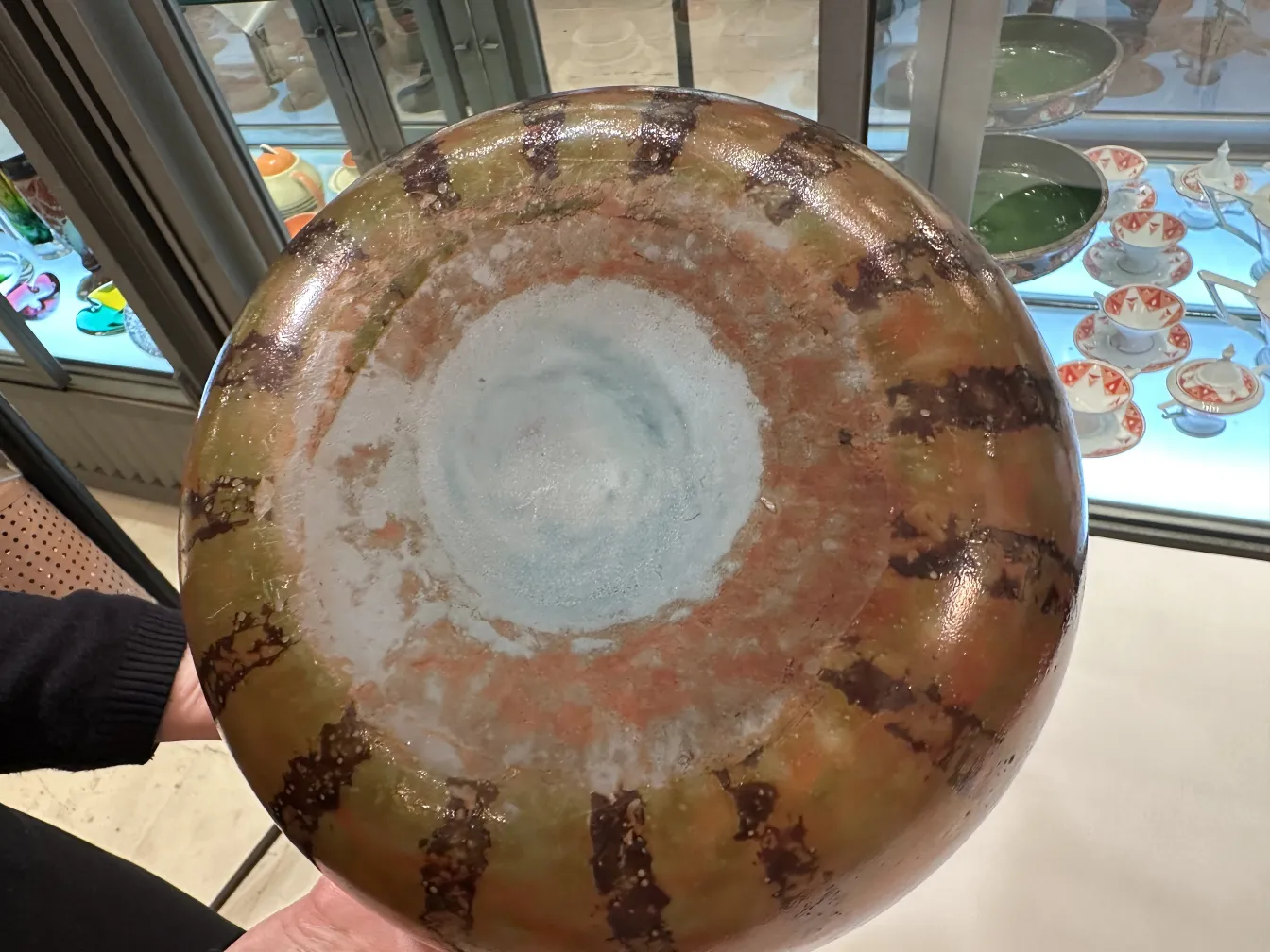 古老的签名玻璃瓶Le Verre装饰色彩丰富