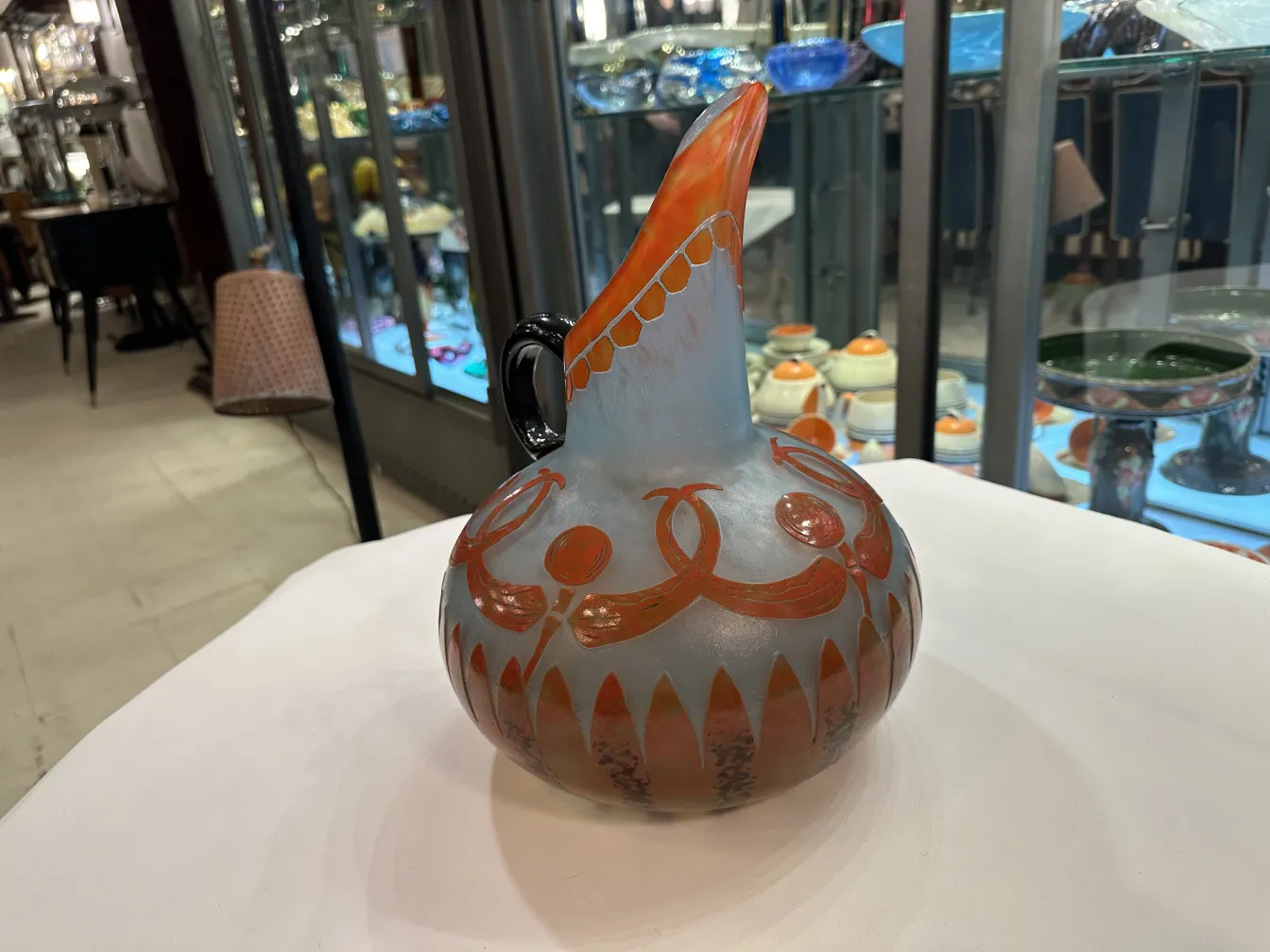 古老的签名玻璃瓶Le Verre装饰色彩丰富