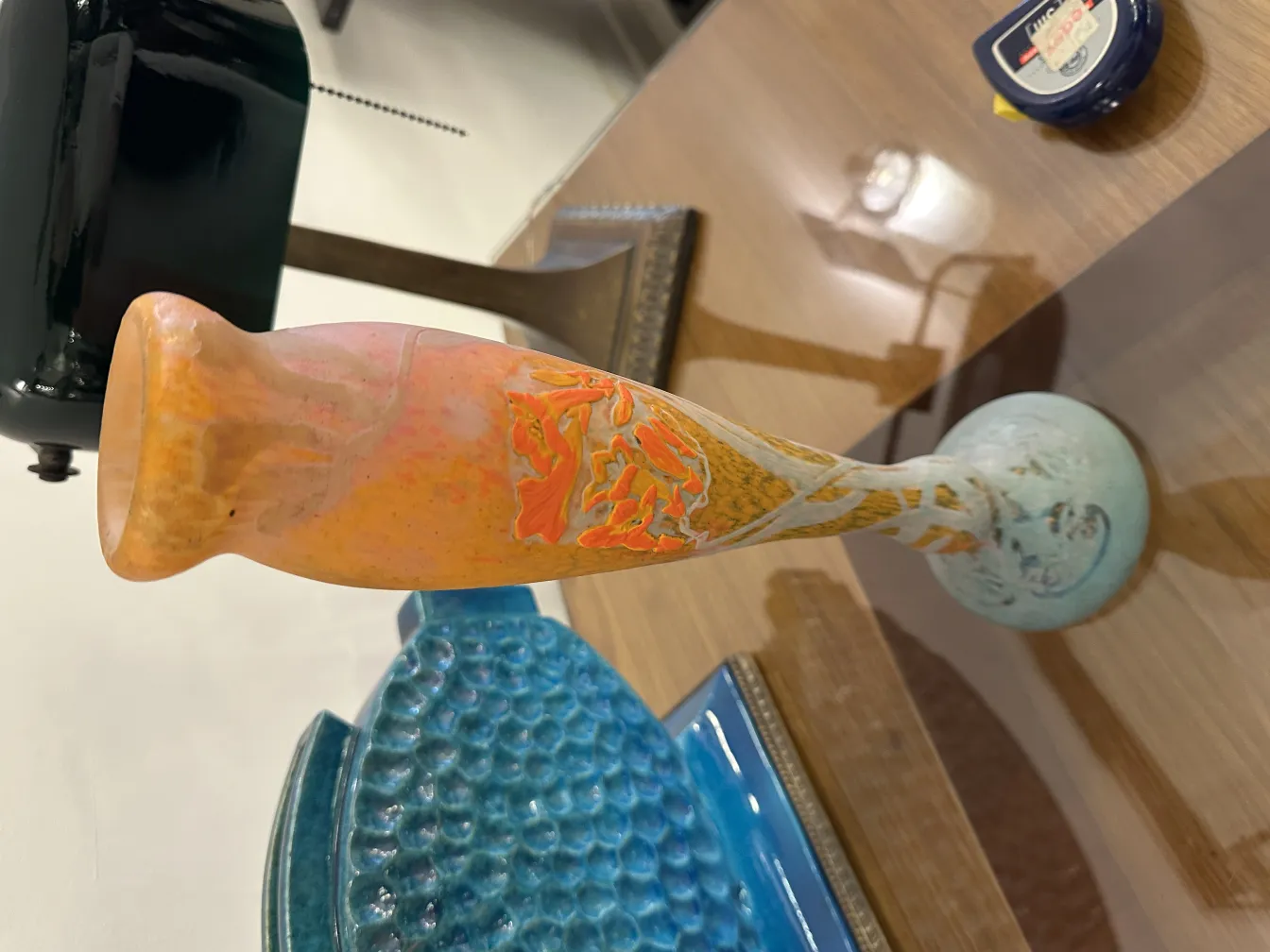 Vidrio firmado con flores en tonos naranja y amarillo, Daum Nancy