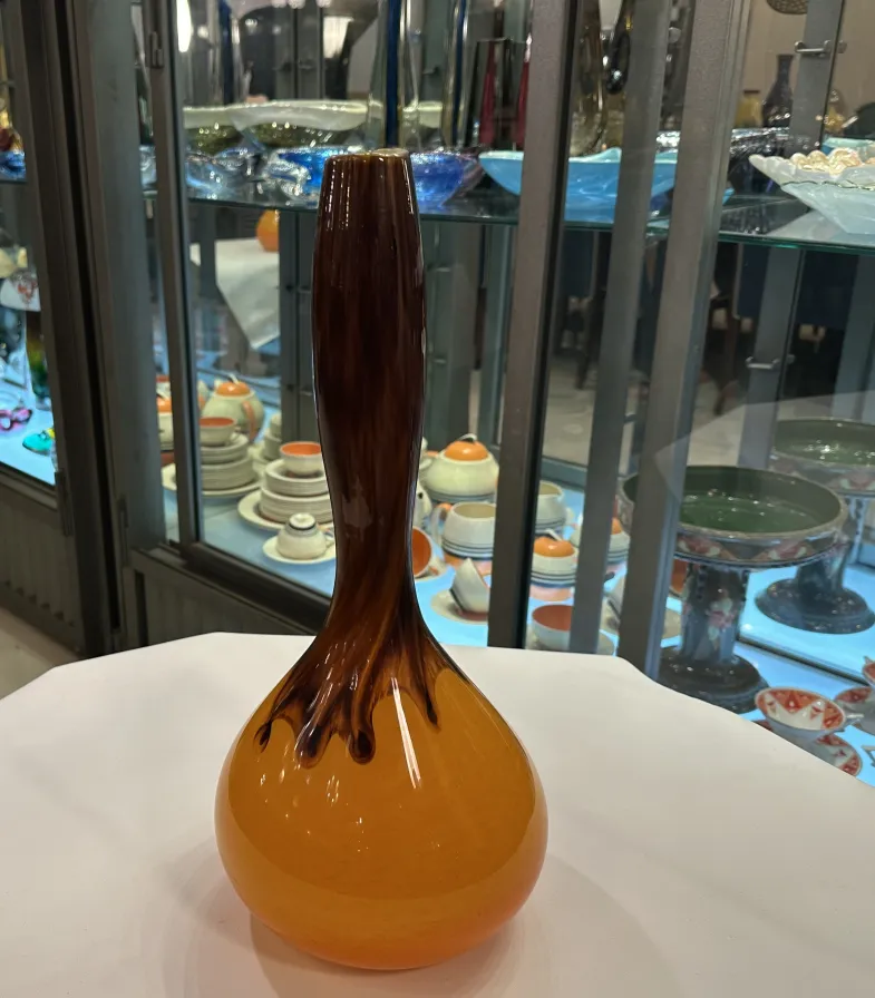 古いサイン入りグラスDeguéの暖色系のデザイン