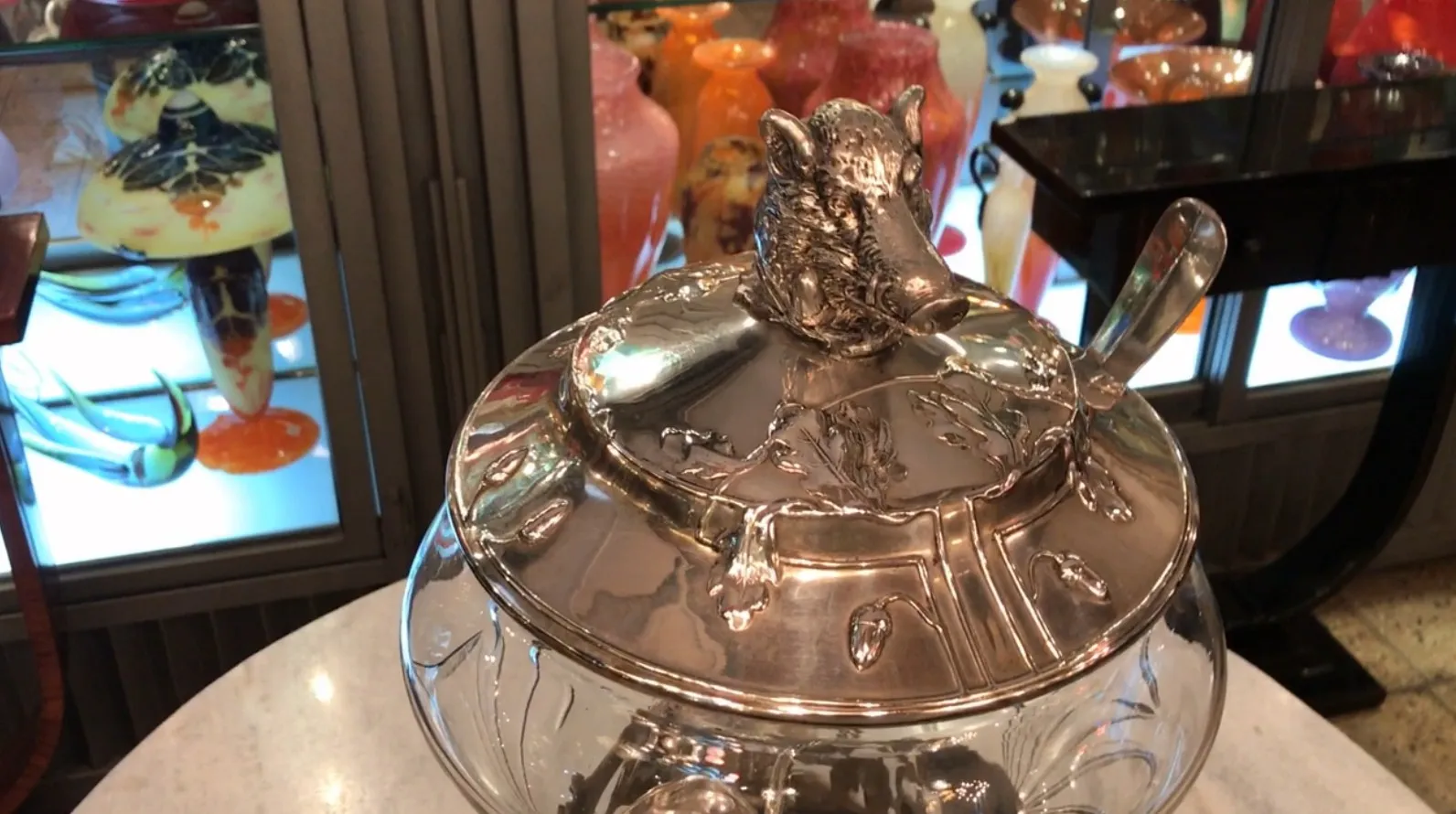 古董WMF潘趣酒碗，装饰有鹿