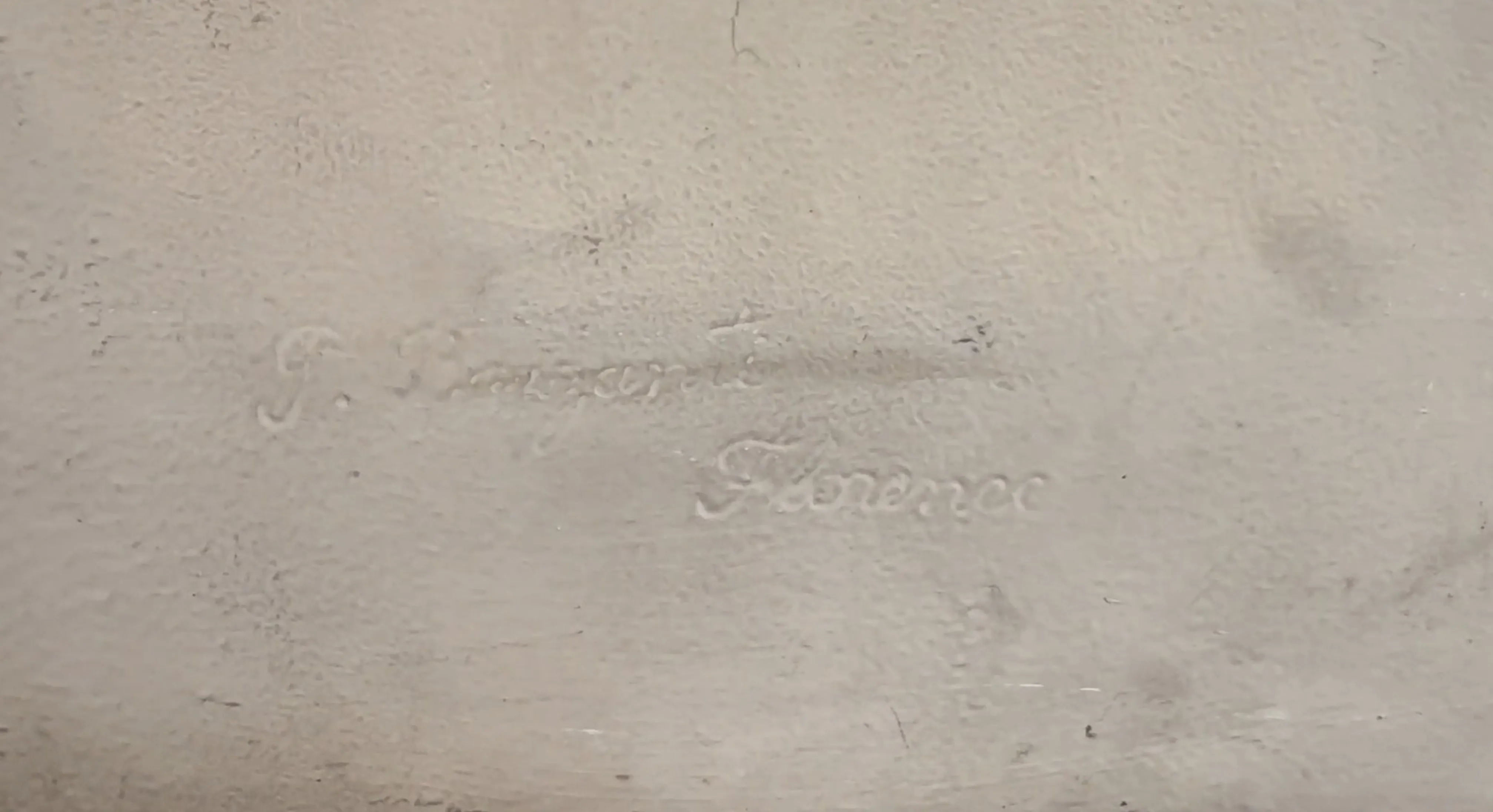 Antigua escultura de Pietro Barzanti en fondo claro