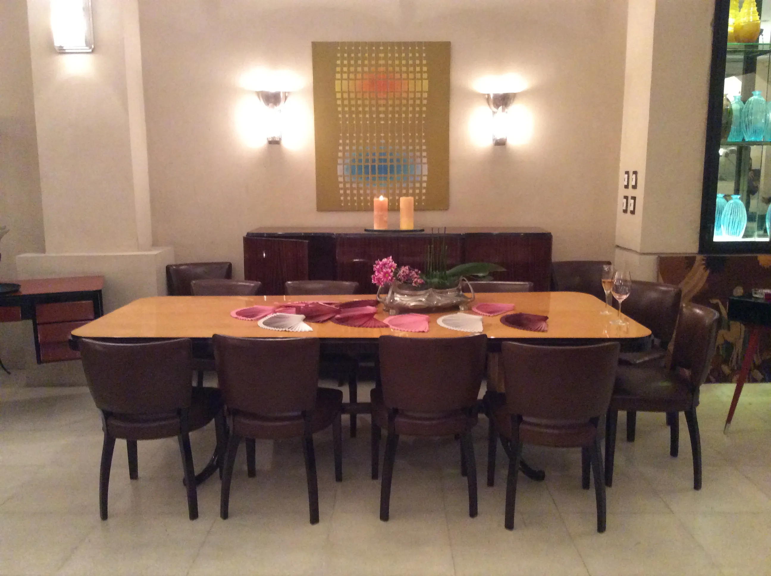 12 कुर्सियाँ (पुनर्स्थापित करने के लिए)