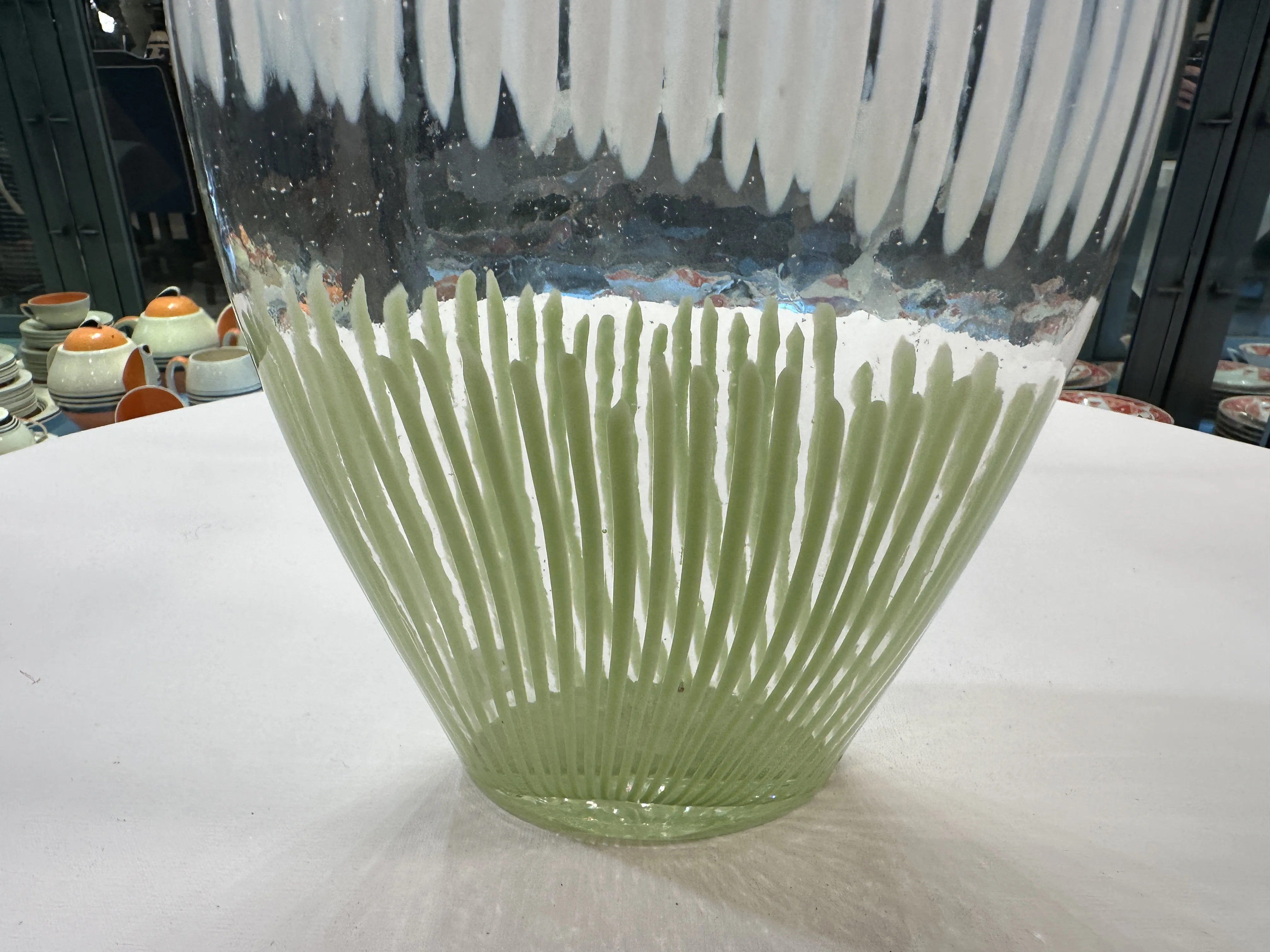 Vase antique de Murano avec design rayé blanc et vert