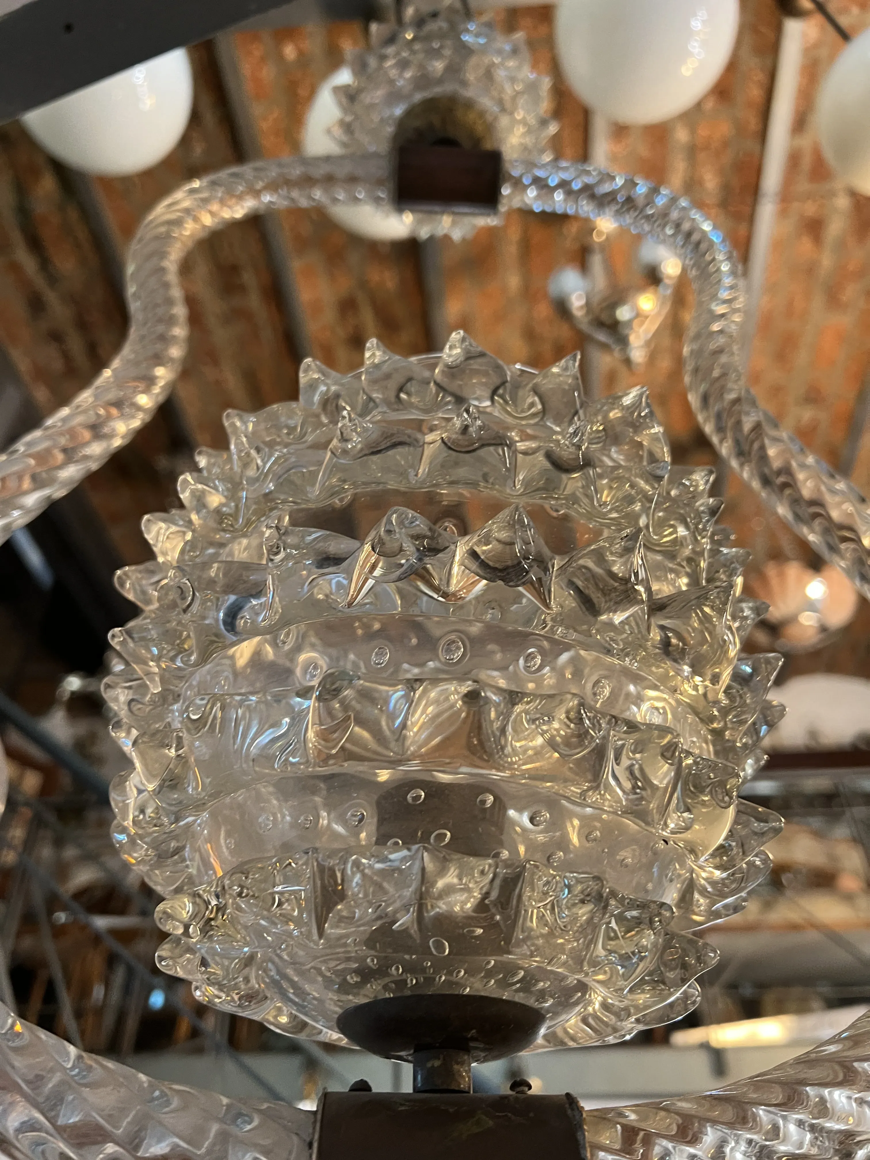 पुरातात्त्विक-mazzega-murano-लटकता-दीपक-अपने-विशिष्ट-डिजाइन-और-आकर्षक-विवरण-में-गर्म-सेटिंग।