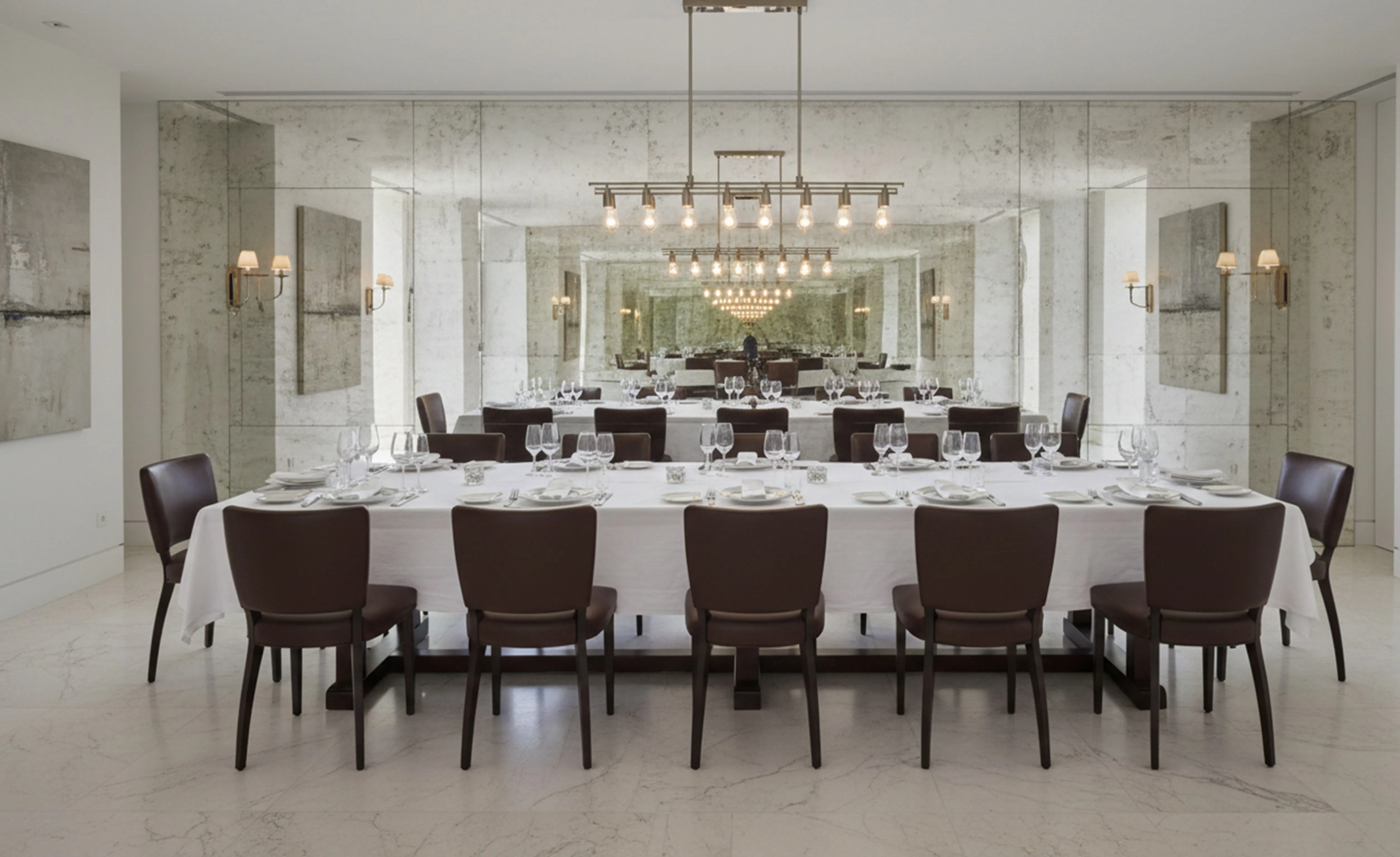 12 कुर्सियाँ (पुनर्स्थापित करने के लिए)