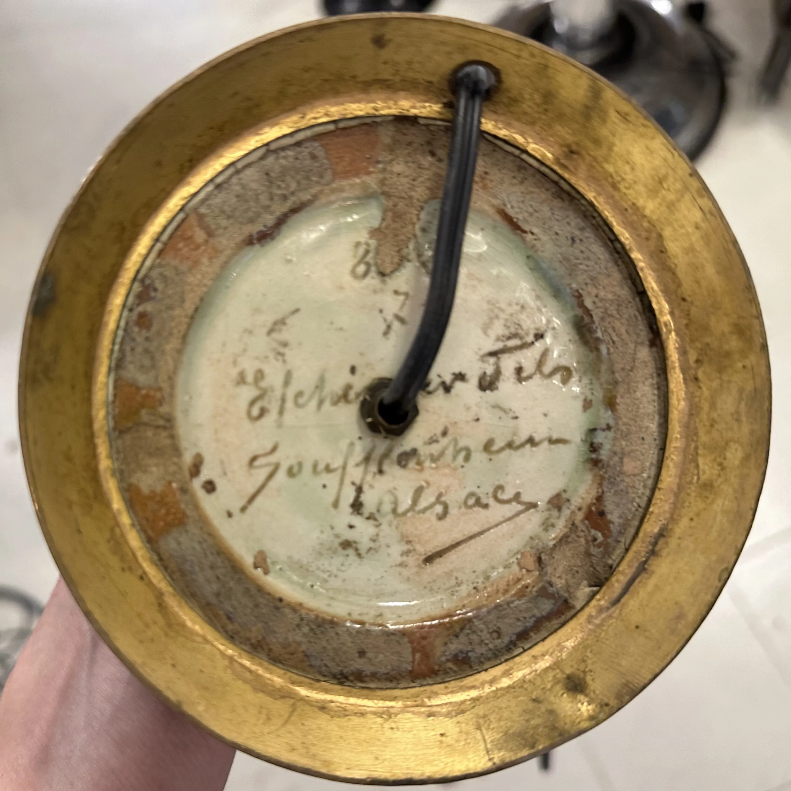 lampara de mesa antigua de Elchinger Fils con fondo claro