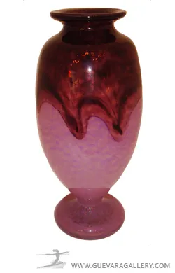 vaso antigo de vidro com assinatura de Schneider em tom roxo