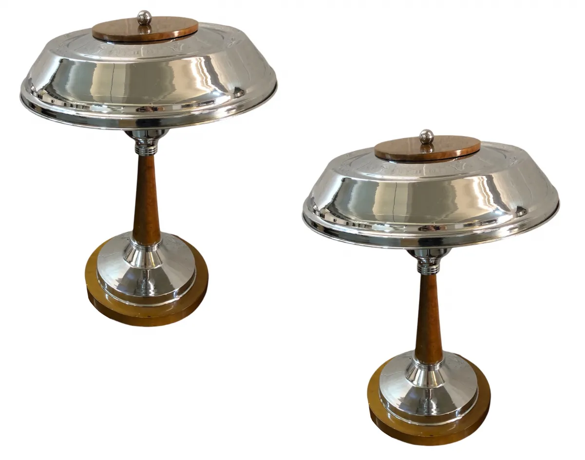 Conjunto de duas lâmpadas de mesa antigas, design moderno, base brilhante