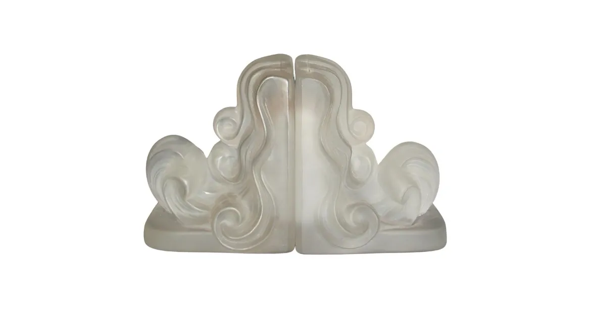 Suportes para livros em estilo Art Nouveau com formas fluidas.