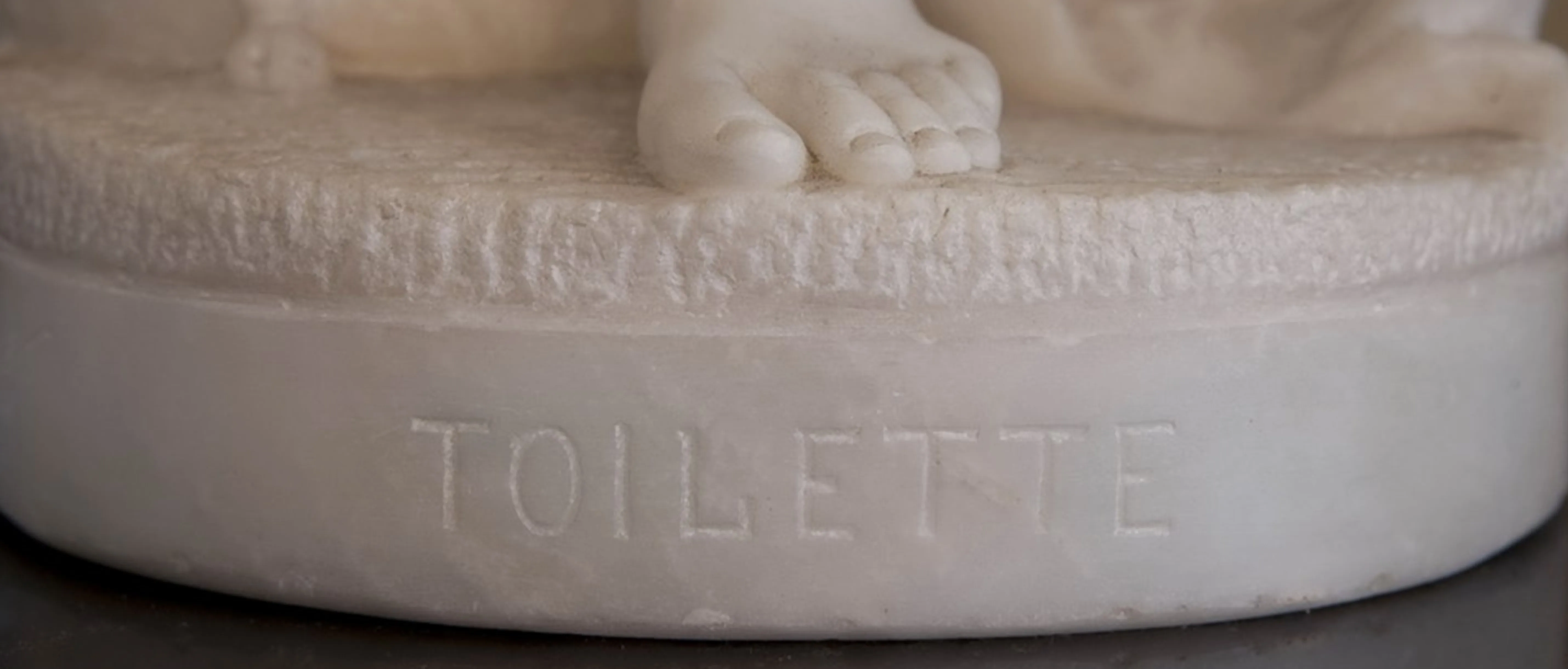 selo Toilette antigo com inscrição na base