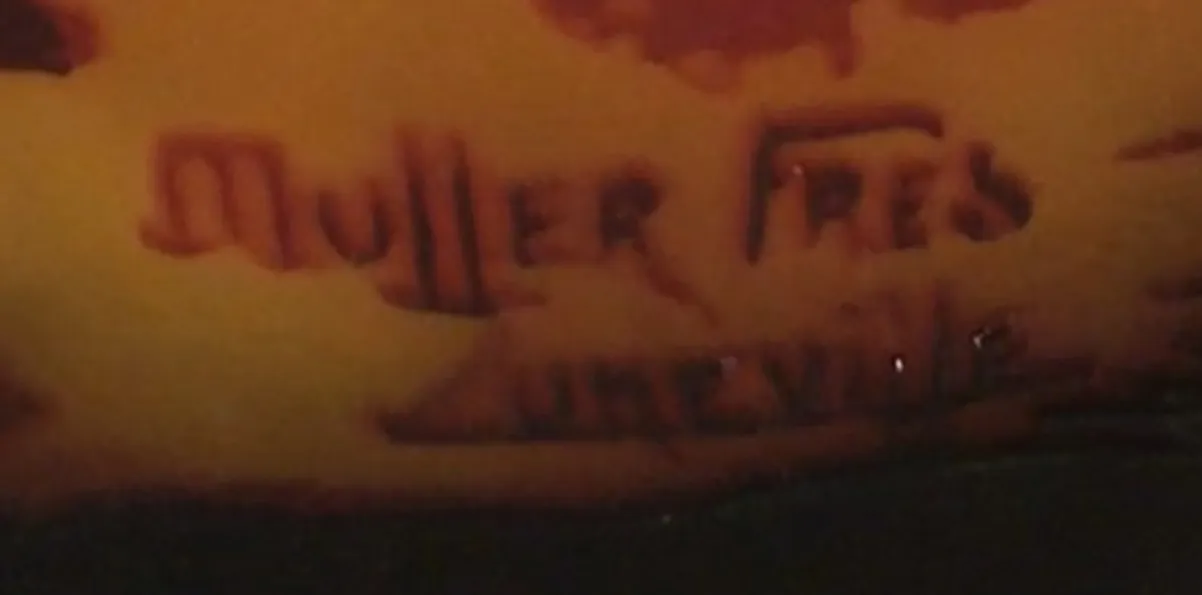 selo antigo Muller Fres Luneville com inscrições visíveis.