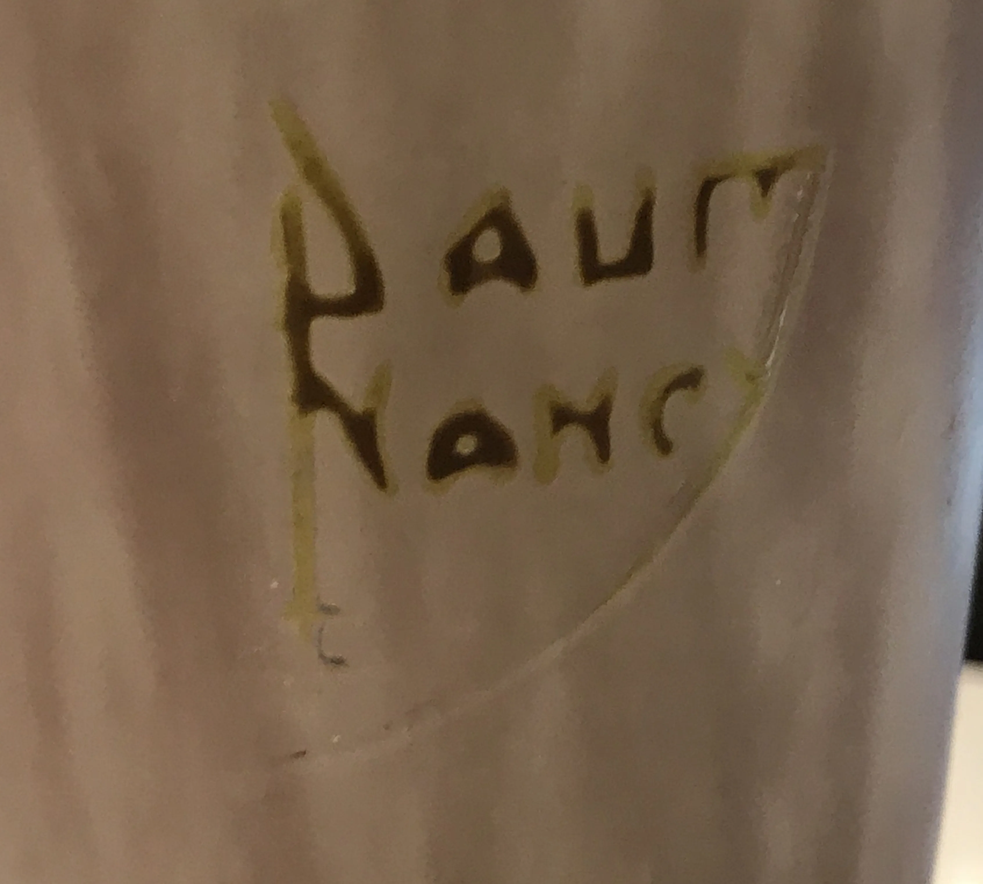 老印章Daum Nancy的特写，带有刻字。