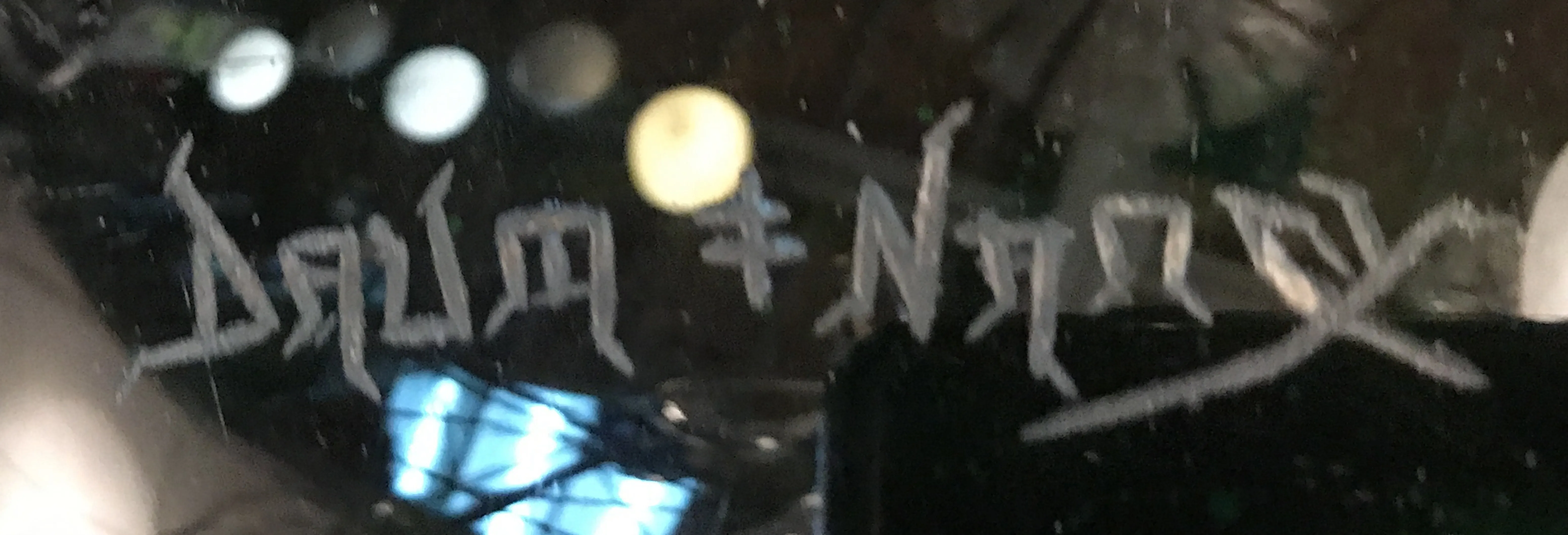 daum nancy印章，古董设计，黑暗背景和反射光