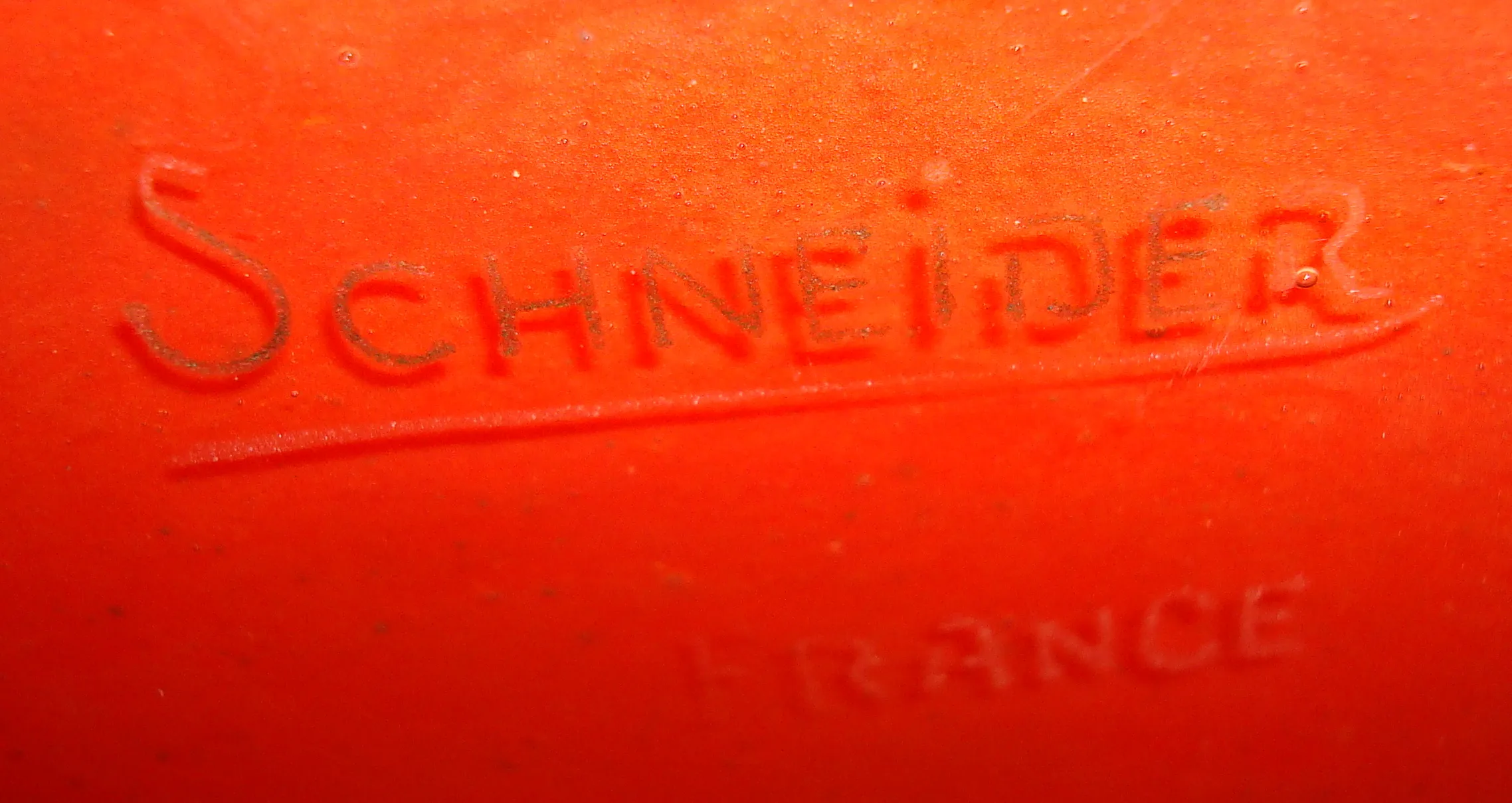 古董印章 schneider，具有可见细节和柔和背景