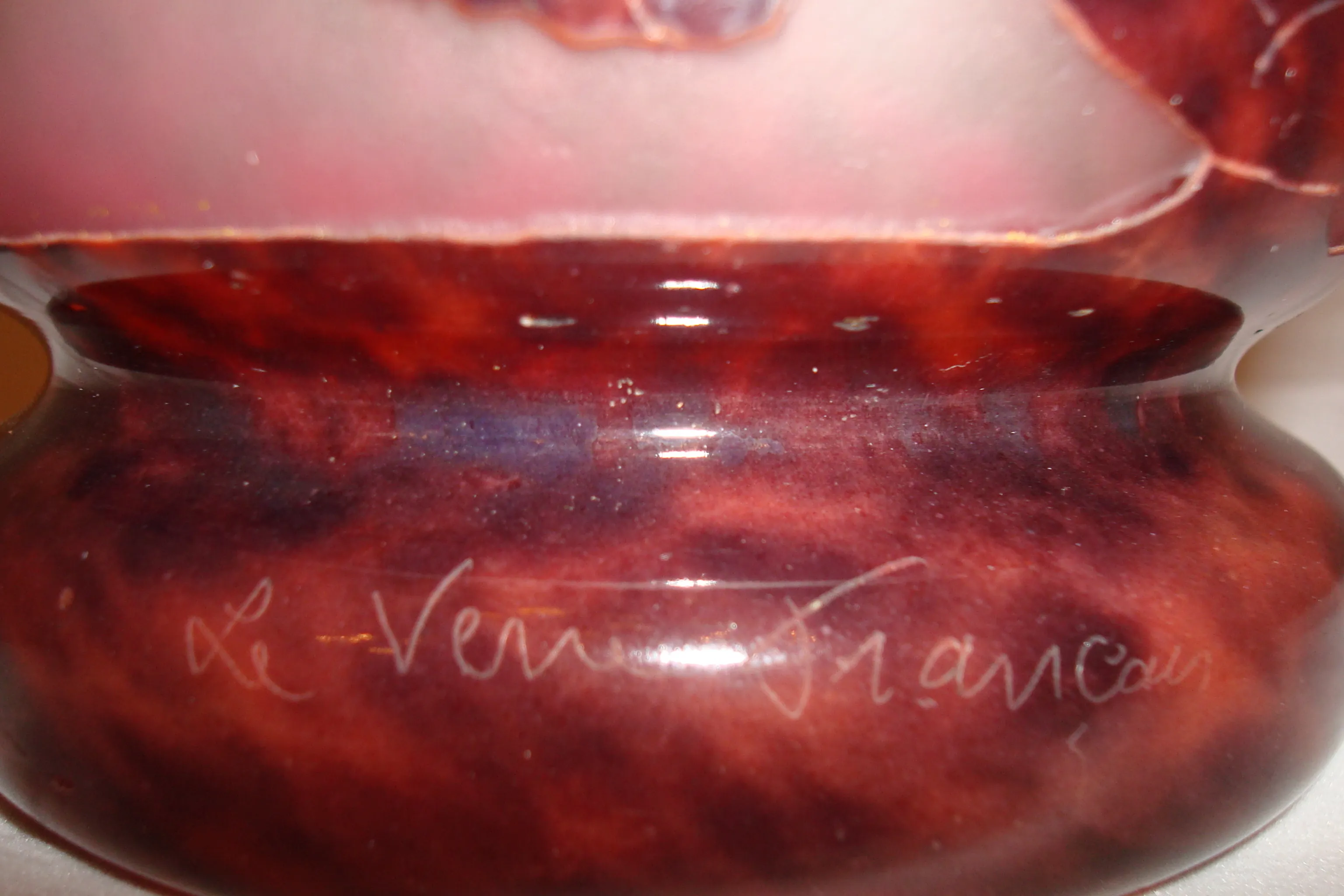 古老的印章 Le Verre Français 近距离展示艺术细节