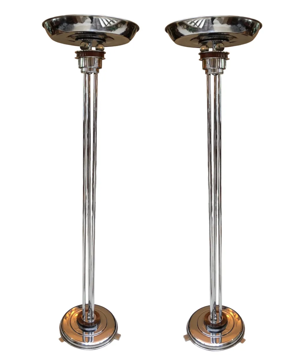 Set aus 2 antiken Stehleuchten mit eleganten Basen, ideal für die Einrichtung