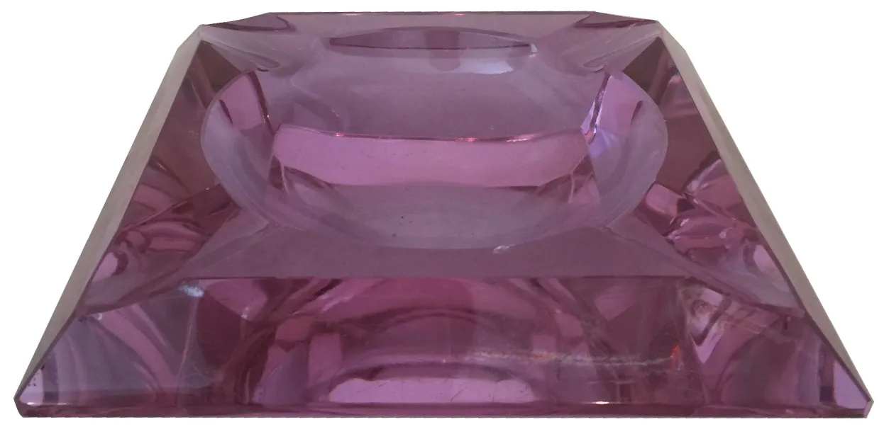 altes murano-glas in rosa mit glatten Oberflächen