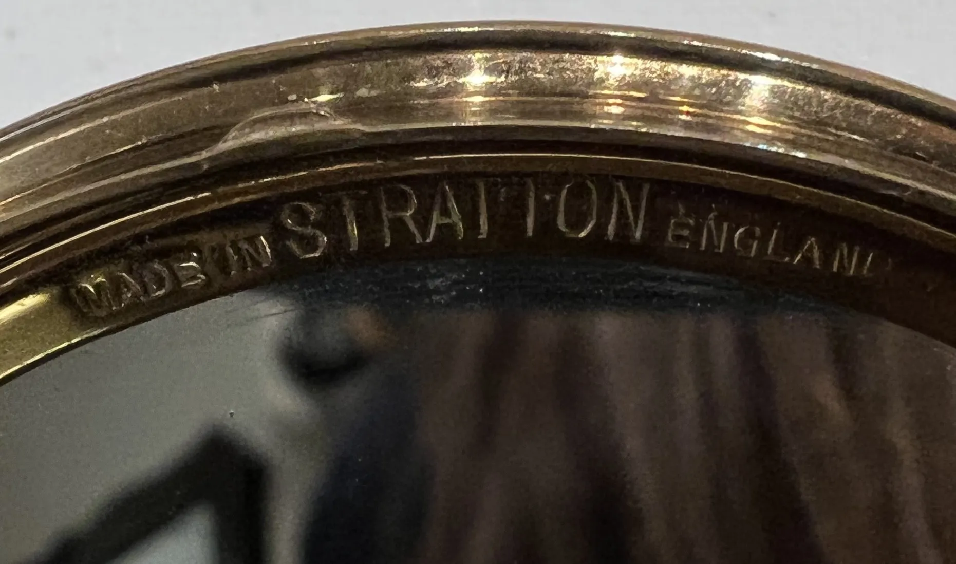 altes siegel mit eingravierung made in stratton england