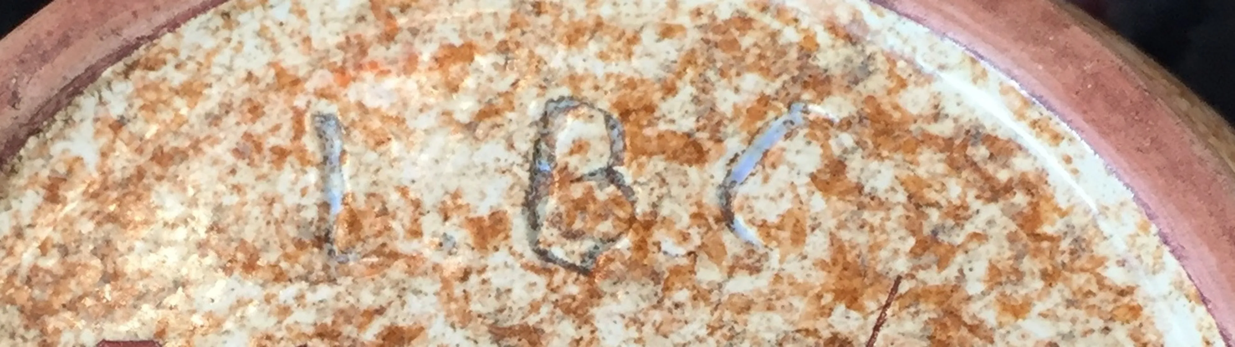 altes siegel mit der aufschrift i b c auf hellem hintergrund