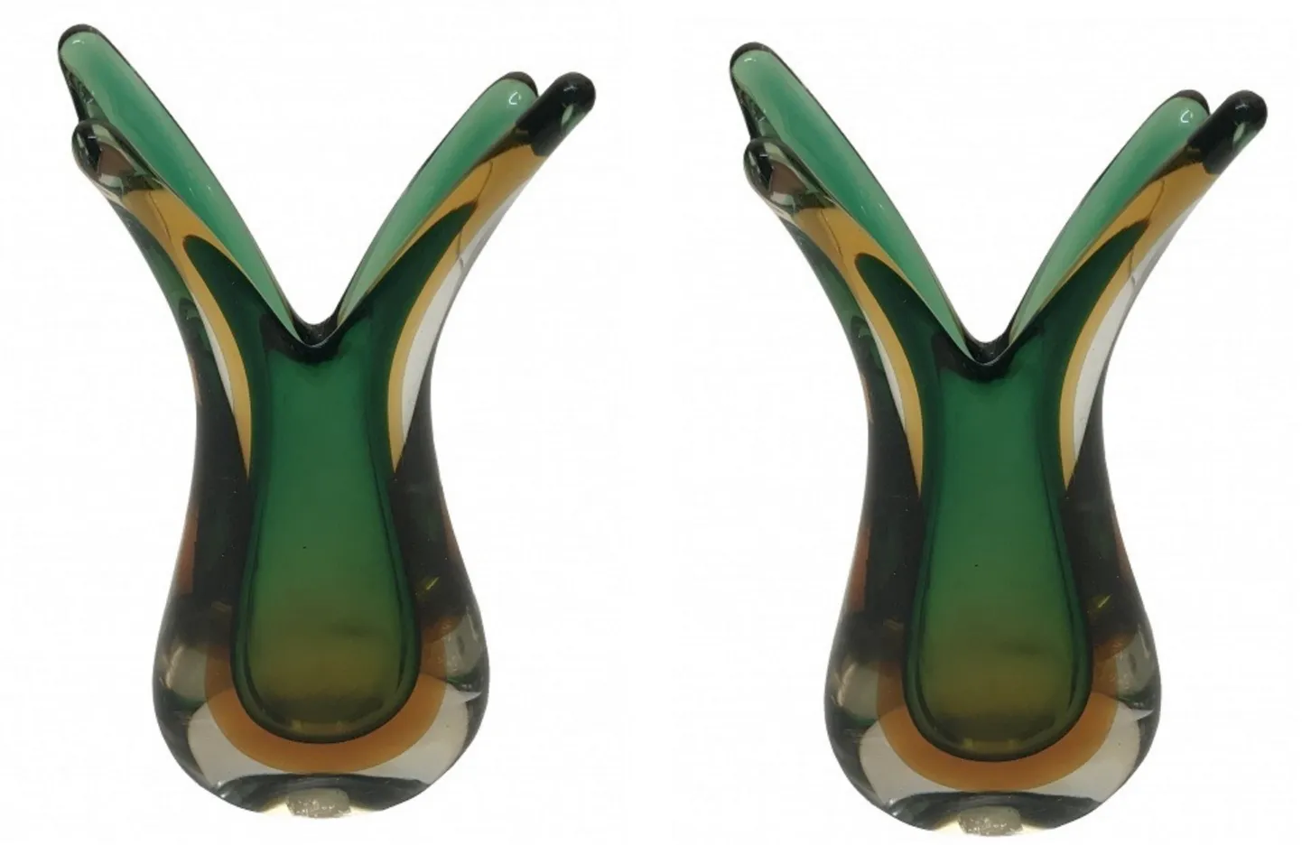 Antique Murano vase in green, featuring an elegant design and sophisticated finishes.