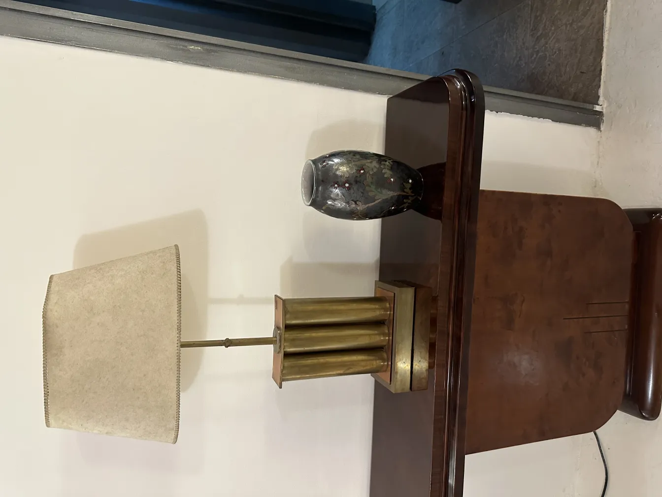 Dekorative antike Keramikvase mit bunten Details