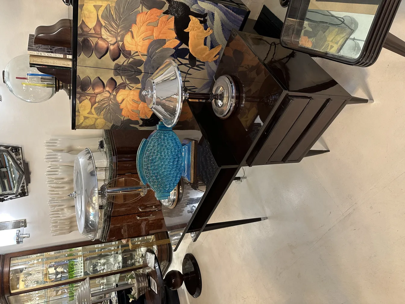 Cerâmica antiga decorativa em um ambiente elegante