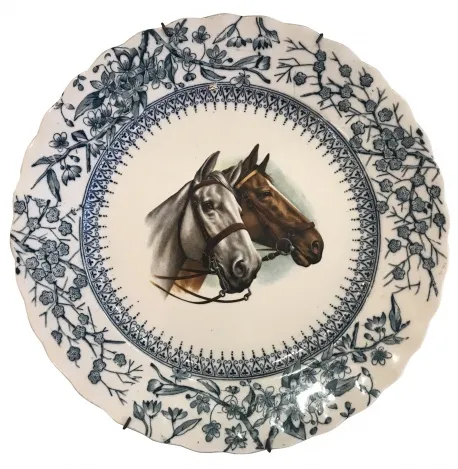Piatto in ceramica antica con cavalli e fiori