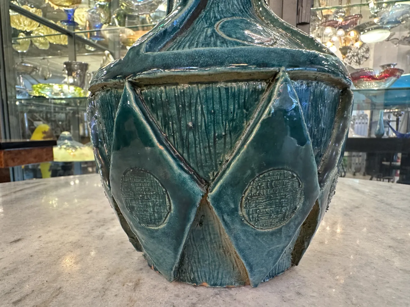 Vaso de cerâmica decorativa azul com design único