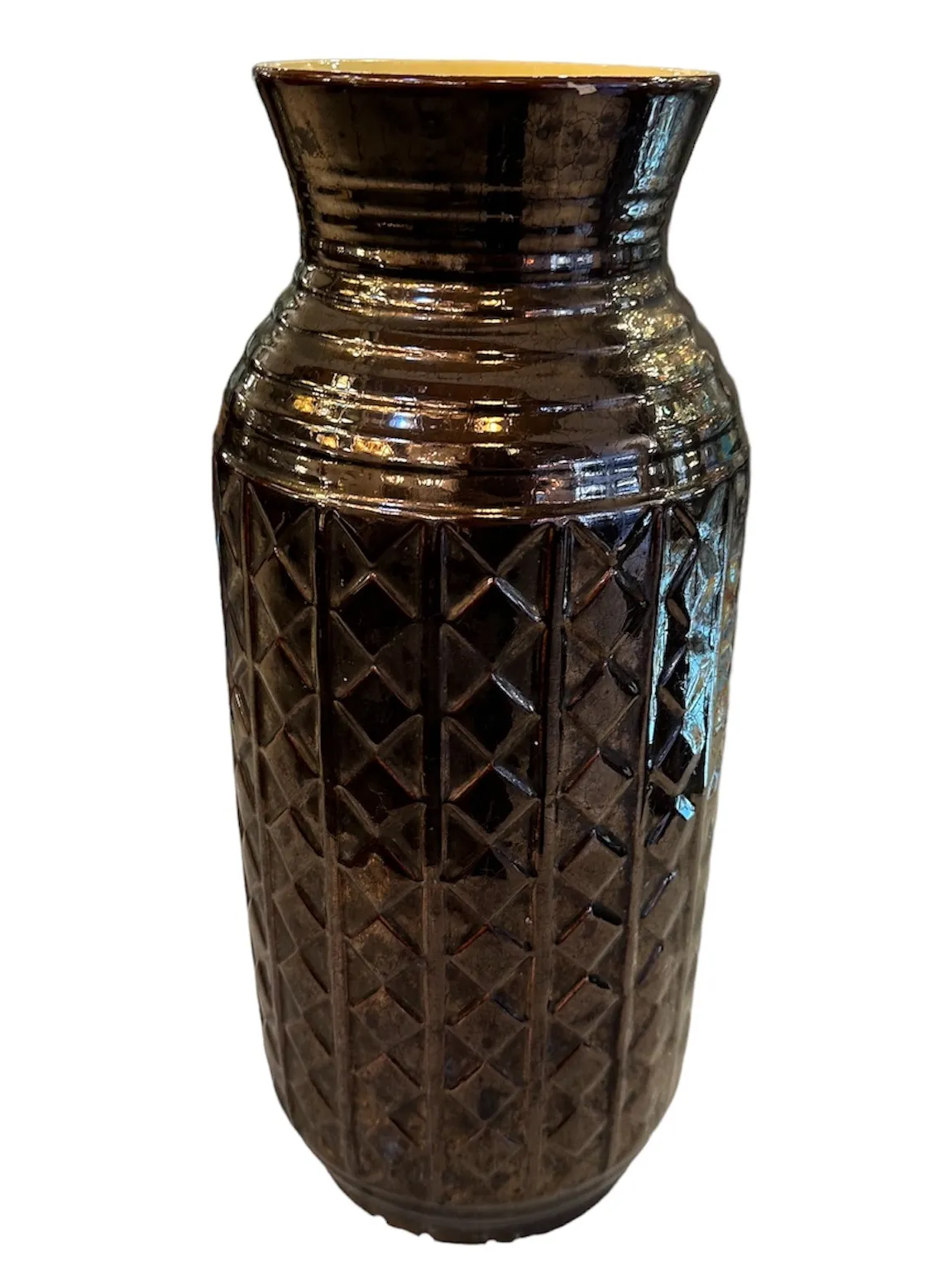 Vaso in ceramica antica con motivi a diamante, design elegante