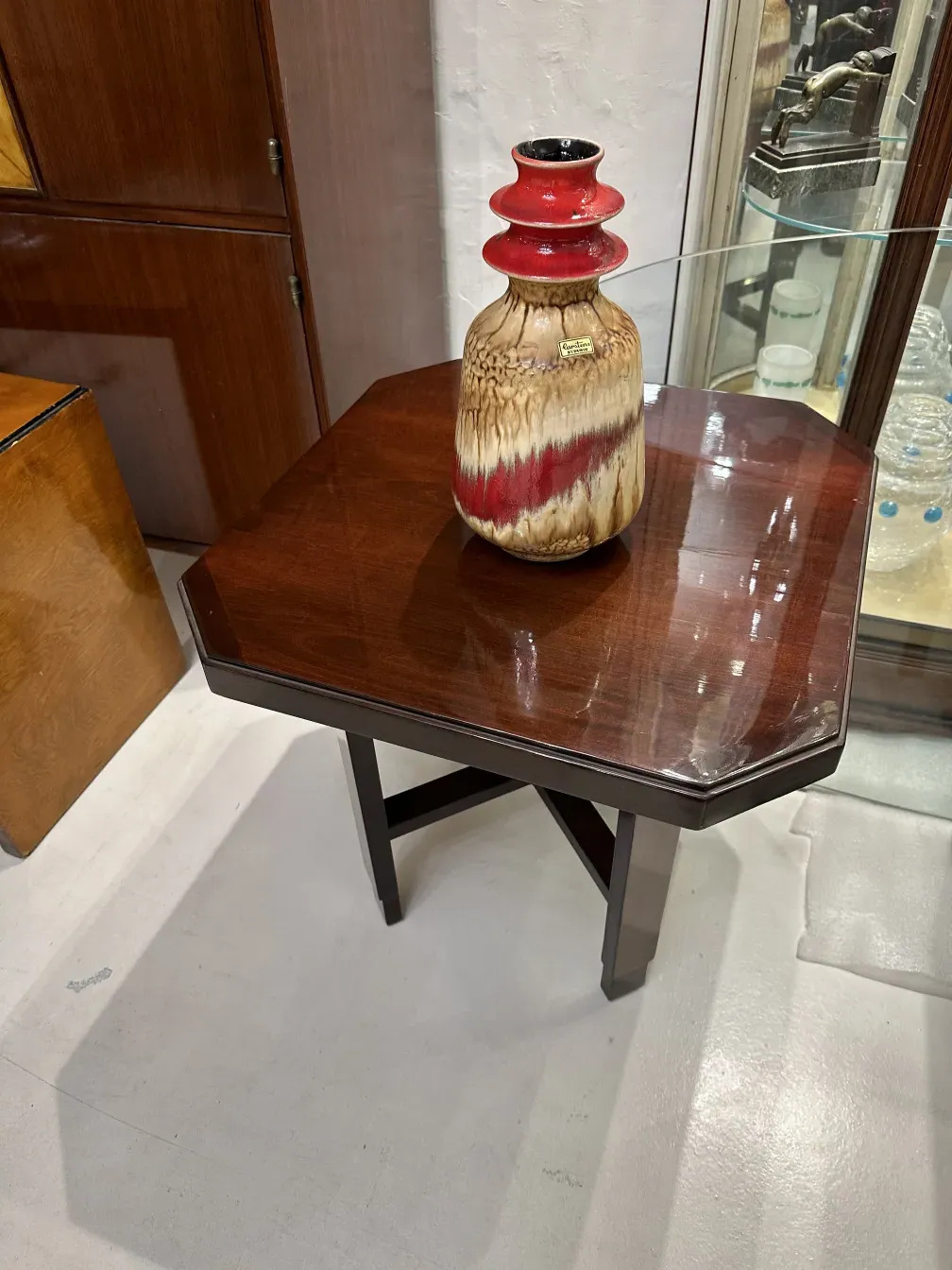 Vaso antico in ceramica Carstens Tönnieshof su tavolo
