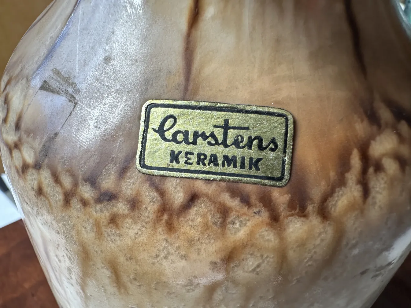 антикварная ручная керамика с привлекательным естественным дизайном, теплая атмосфера