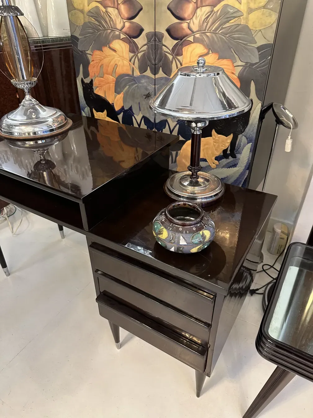 Lámpara de mesa con cerámica antigua decorativa