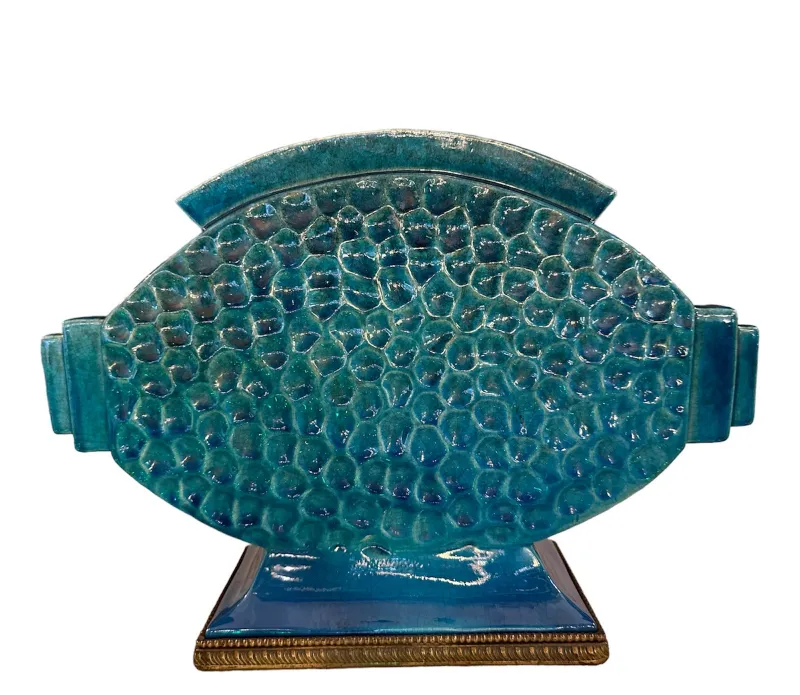 céramique antique avec relief bleu et base brillante