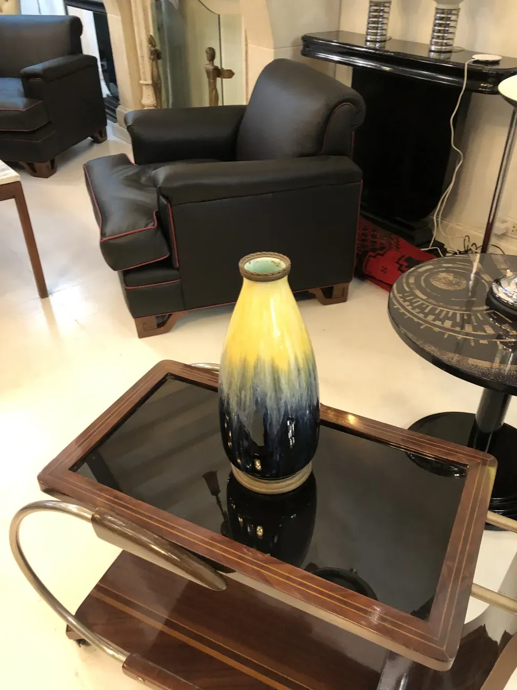 vaso antigo Boch frères em ambiente moderno