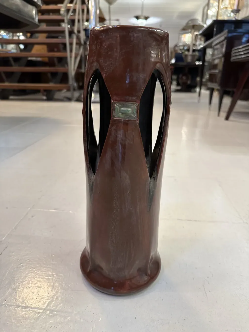 Antike Keramik mit einzigartigem Design von Julius Dressler, glänzend braun und stilisierte Formen