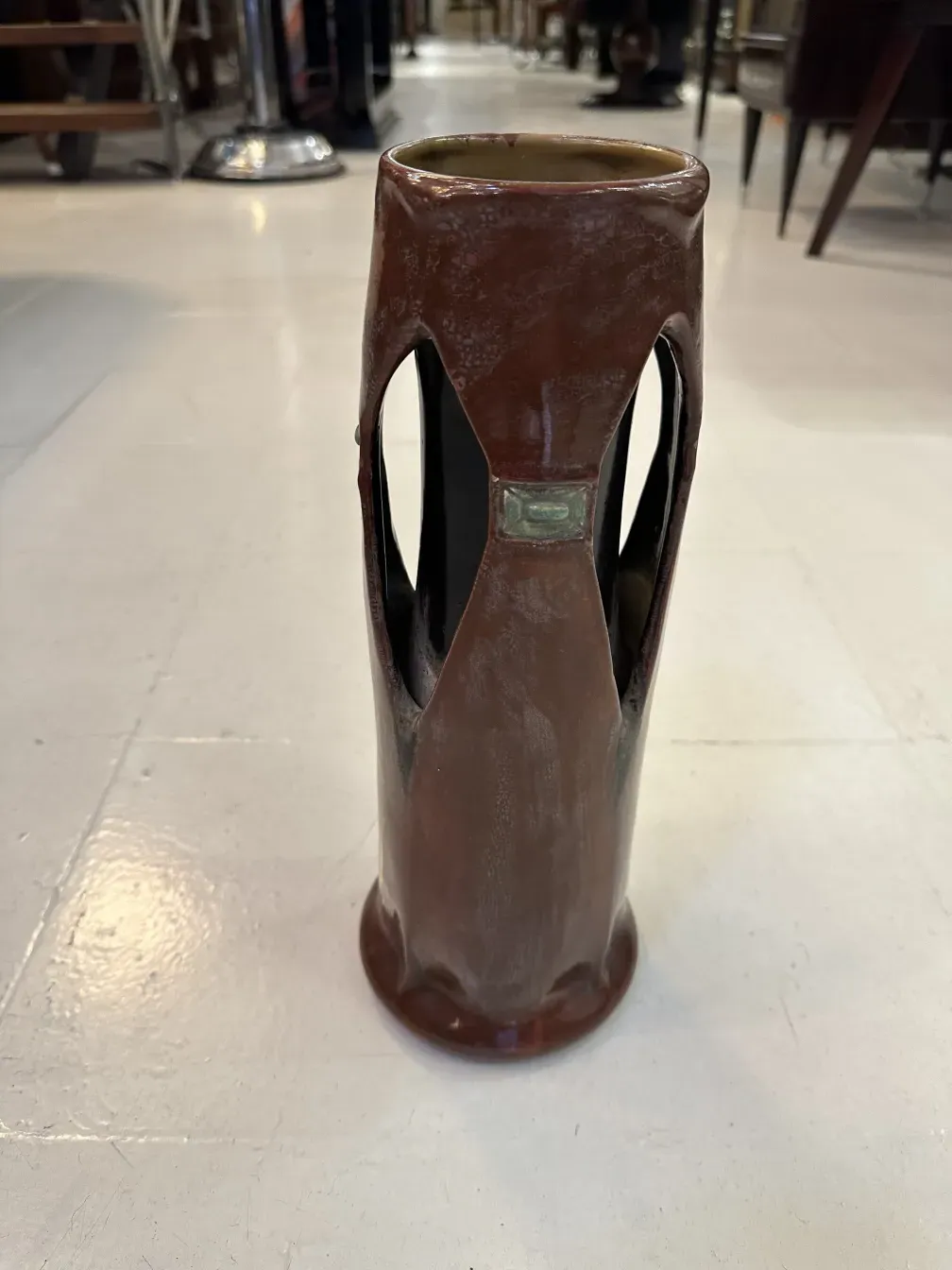 Céramique ancienne de Julius Dressler avec forme stylisée et détails marron