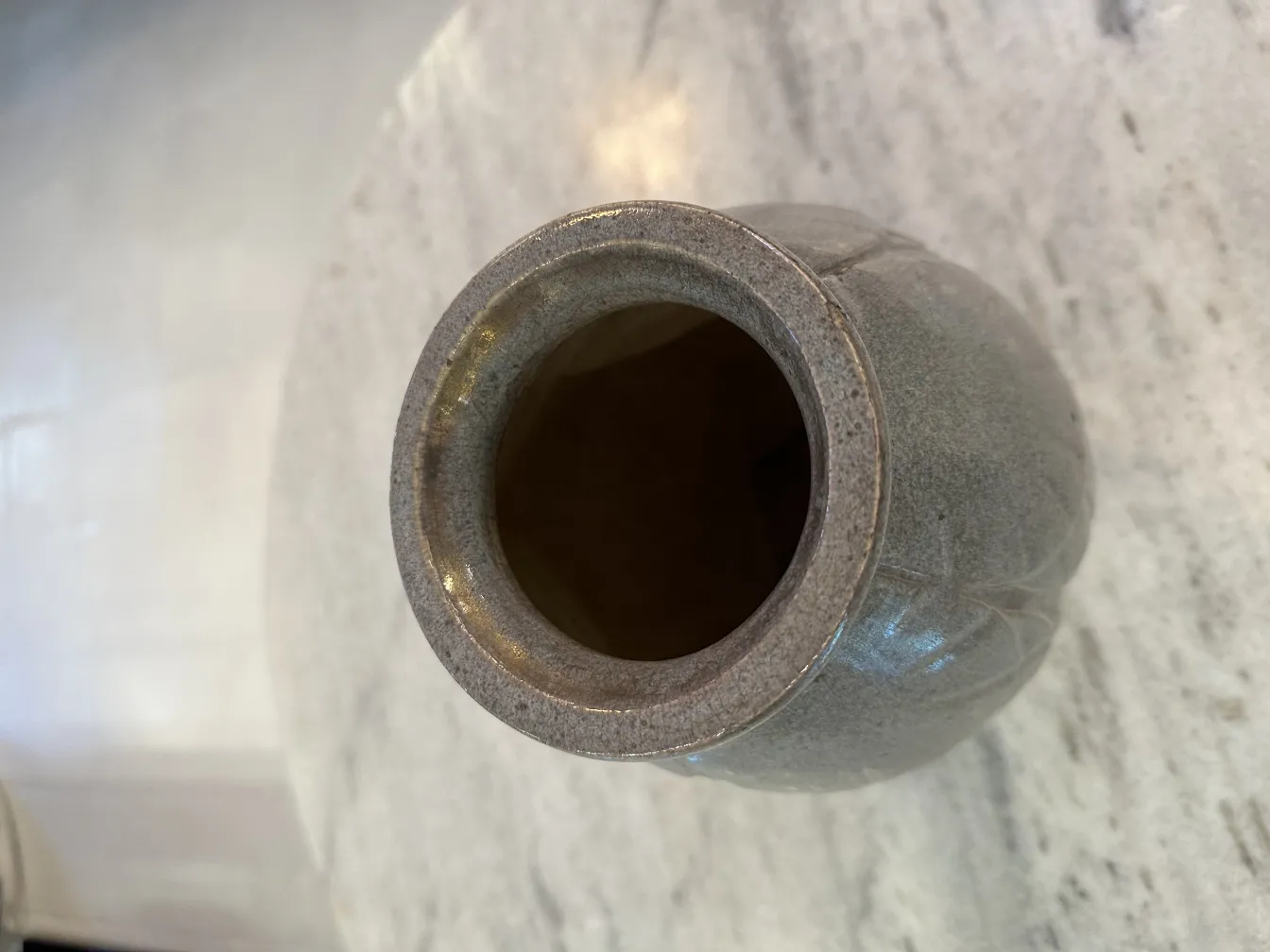 Vue de dessus d'une céramique décorative ancienne avec texture