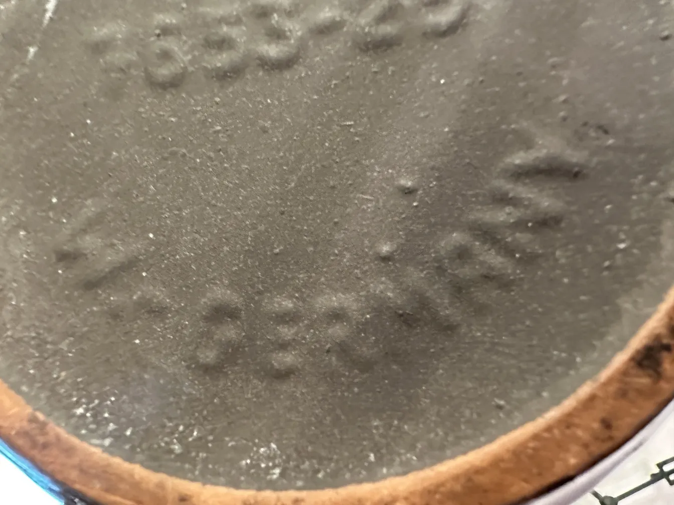 Cerâmica antiga artesanal ibérica com detalhes elevados