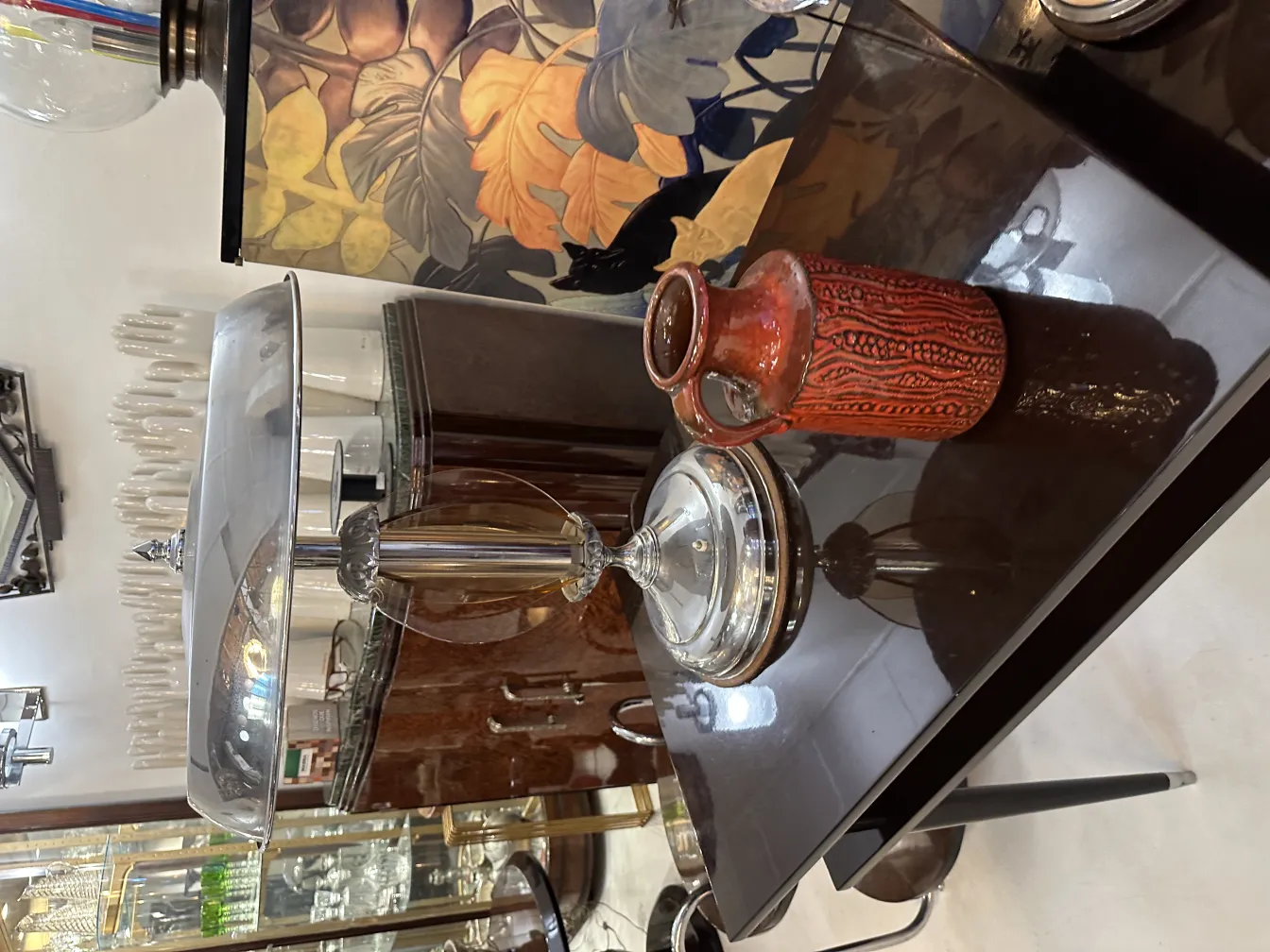 古董红色陶瓷，独特纹理的装饰品