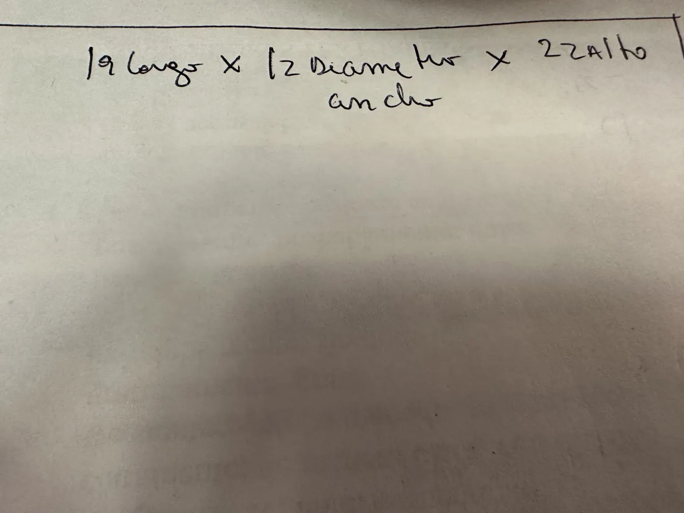 la céramique ancienne décorative présente un design unique.