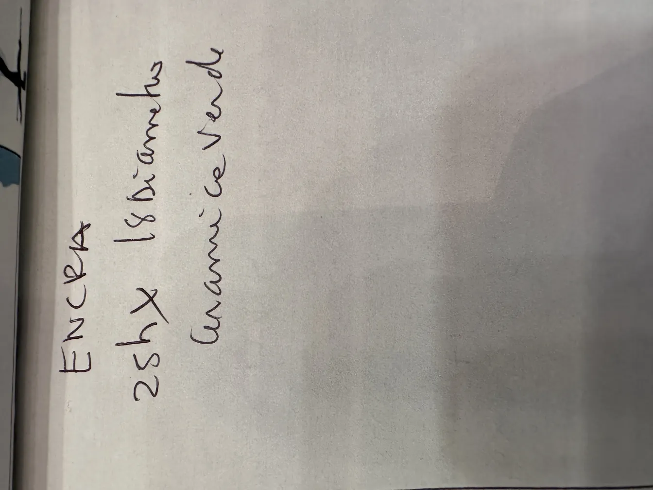 독특한 세부정보가 있는 오래된 녹색 도예.